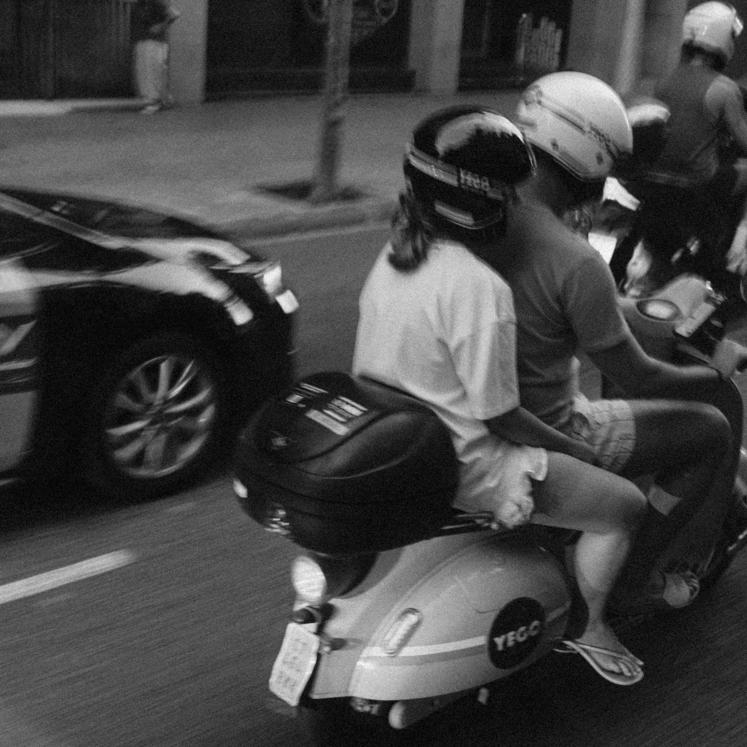 Как начать снимать на плёнку в 2026 году: мой первый опыт с Olympus OM-10 и Kodak UltraMax 400. Весільний і портретний фотограф у Барселоні та Батумі | Валерія Азаренко