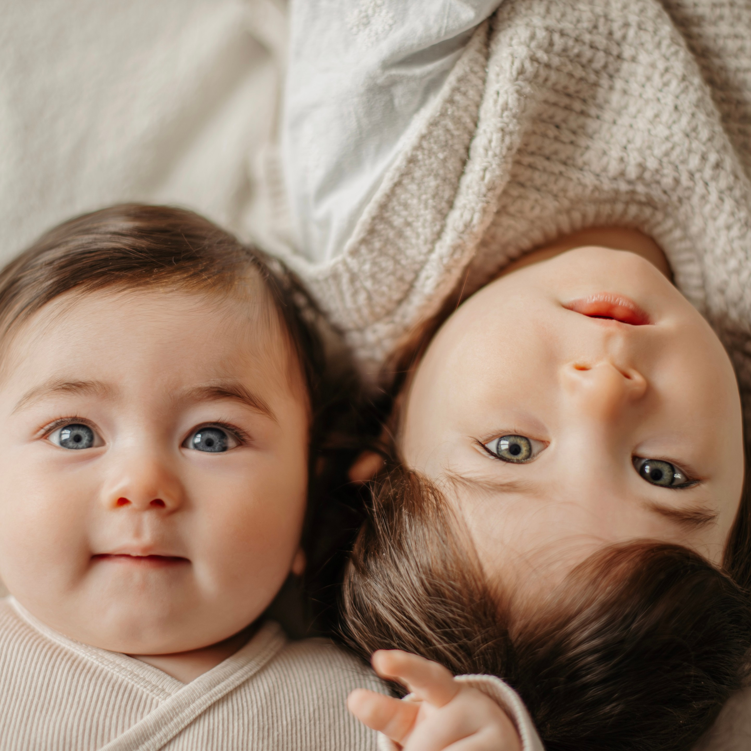 Exemples de séances photo bébé & famille à Toulouse — Evolution. Evolution — projet photo du premier an de bébé à Toulouse