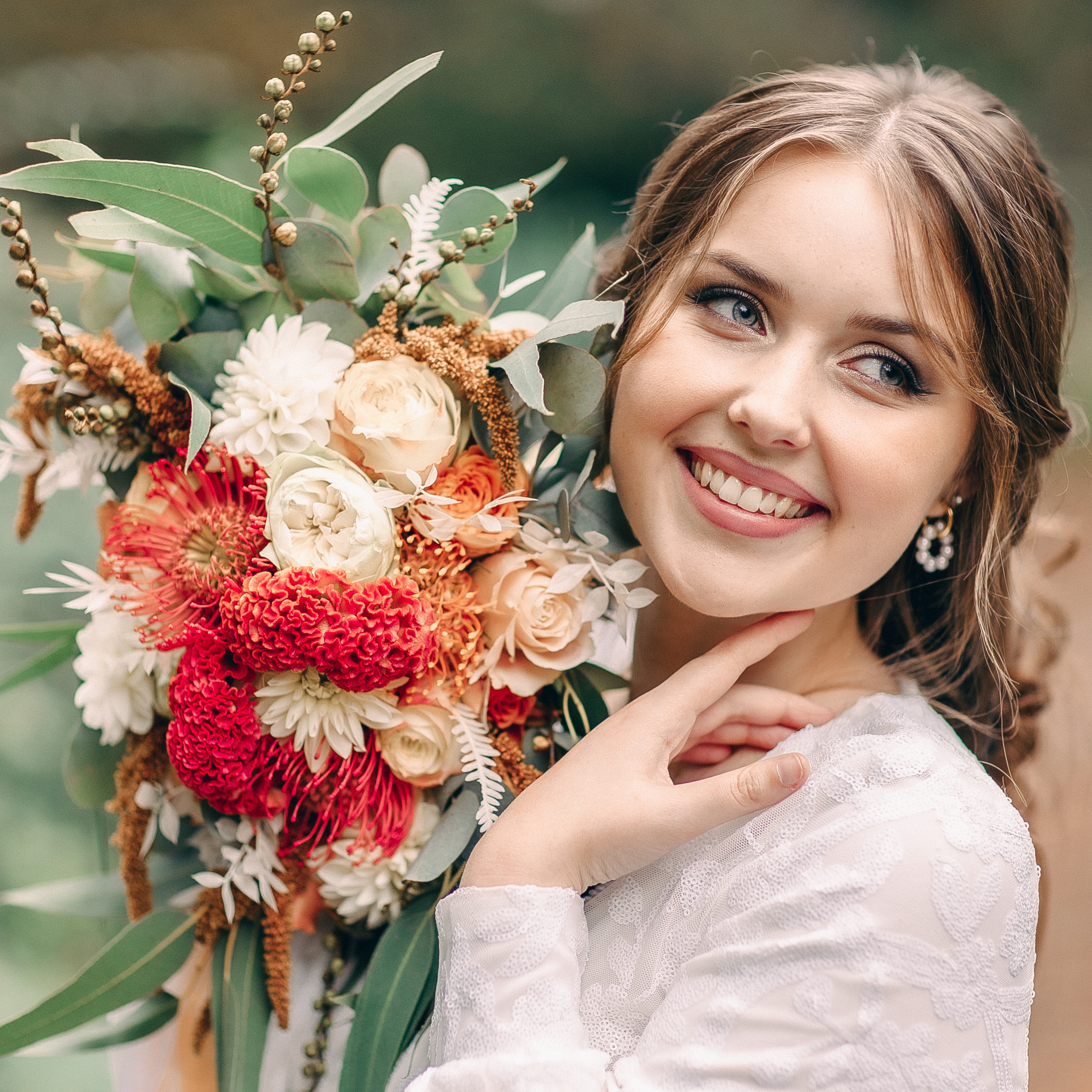 Hochzeitsfotografin Osnabrück, Brautfotoshooting, Brautportrait mit Hochzeitsstrauß