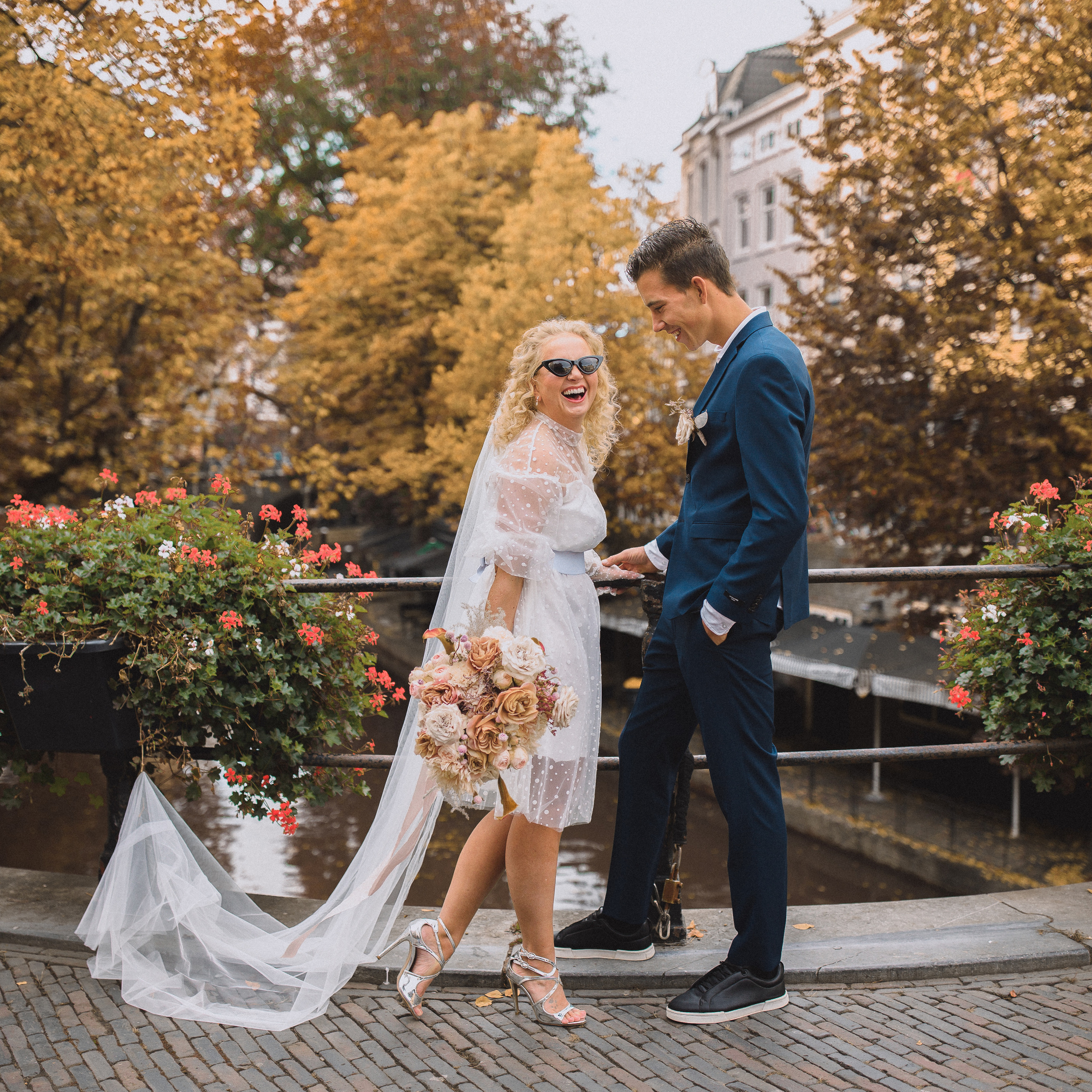 Hochzeitsfotografie, Hochzeitsfotograf in Osnabrück und Umgebung, Brautpaar im herbstlichen Utrechtlifestyle fotograf, hochzeitsfotograf osnabrück, lovestory, streetstyle fotoshooting, fotograf osnabrück, homestory fotograf, portrait, after wedding fotoshooting, fotograf deutschland, fotograf osnabrücker land, photographer germany, elopement photographer germany, after wedding photographer germany, lovestory fotoshooting amsterdam