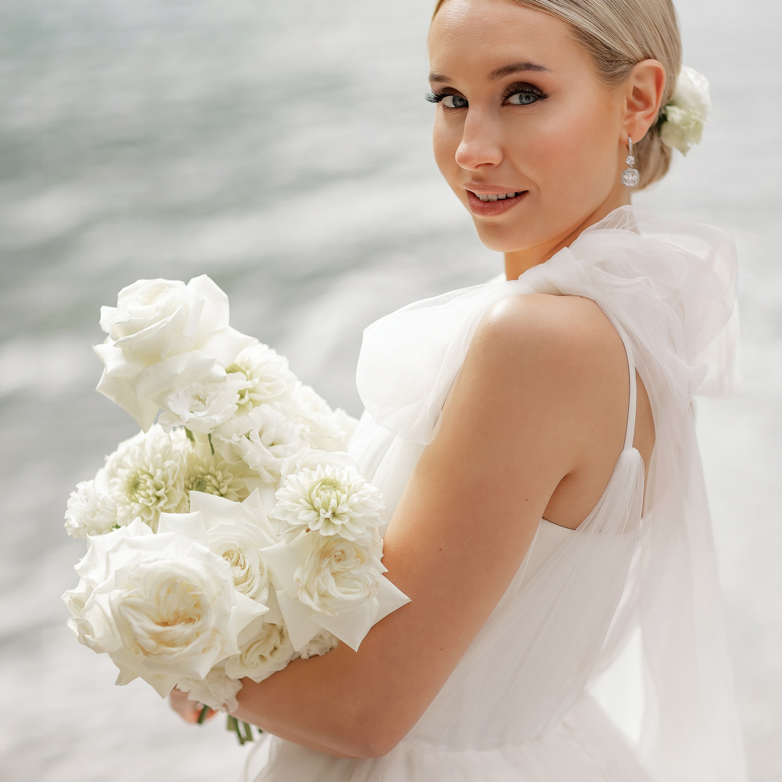 Hochzeit in Deutschland, Braut Make Up, Alpen, Hochzeit, Trauung in den Alpen, Hochzeit am Eibsee, Herbsthochzeit, Brautshooting am Eibsee, Hochzeit in den Bergen, Hochzeitsfotograf Niedersachsen, Münster, Rheine, Hannover, heiraten in Osnabrück, Hochzeitstrends, Brautkleid, freie Trauung, weißer Brautstrauß
