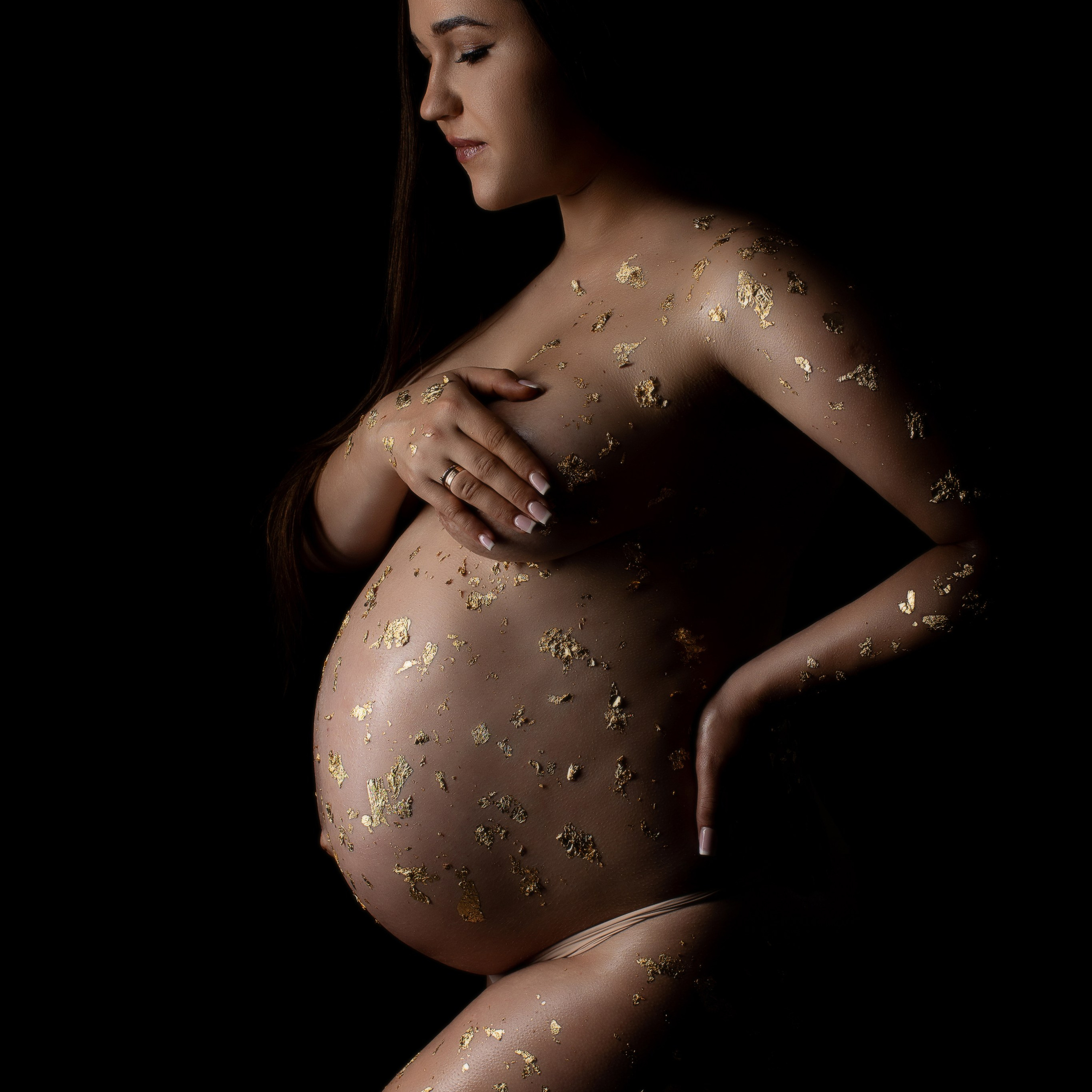 Studiofotografie, Schwangerschaft, Schwangerschaftsshooting, Fotoshooting Babybauch, Babybauchshooting, Osnabrück, Porträt, minimalistisch, schwarz-weiß, Osnabrueck, Fotograf Osnabrück, Fotografin Osnabrück, Shootinggarderobe