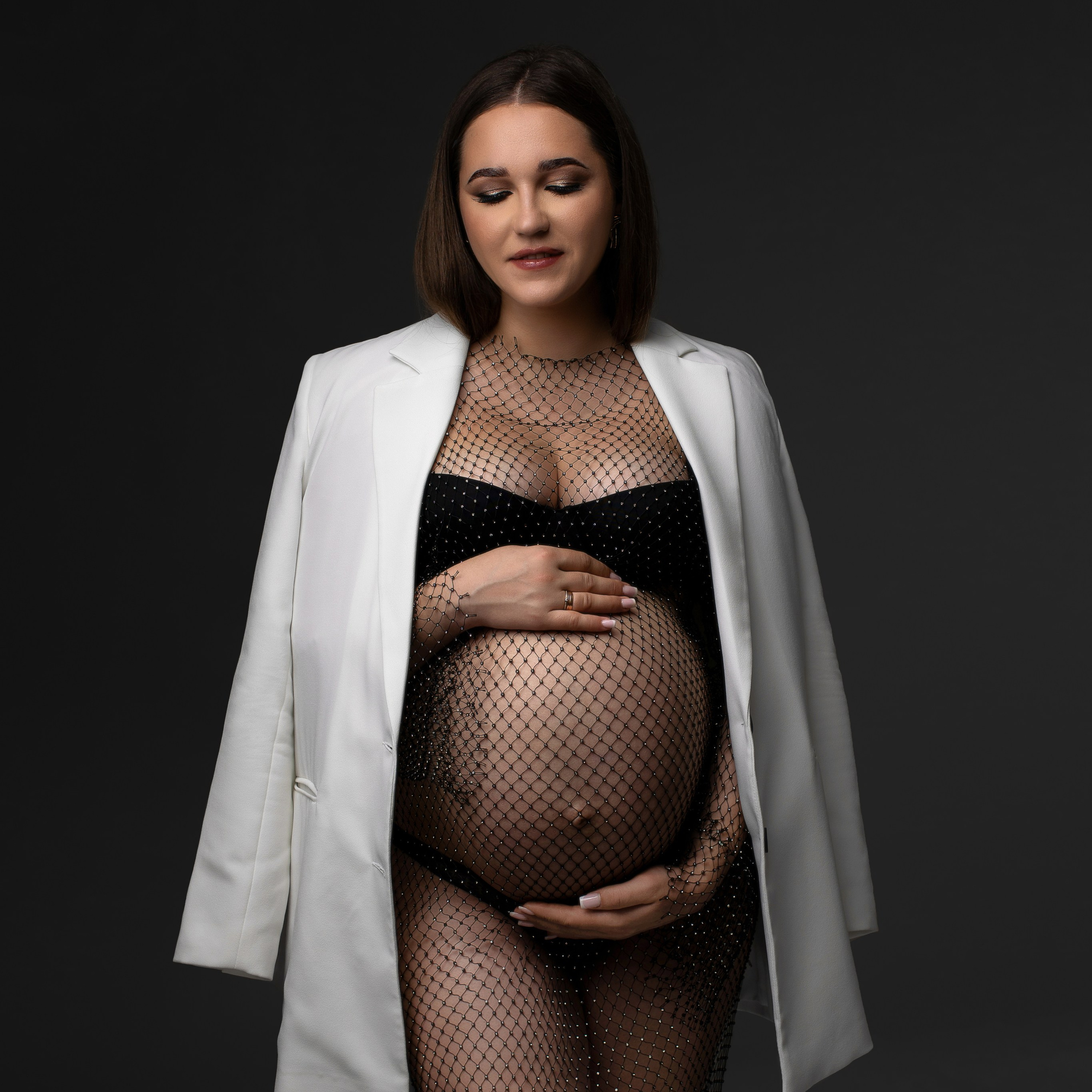 Studiofotografie, Schwangerschaft, Schwangerschaftsshooting, Fotoshooting Babybauch, Babybauchshooting, Osnabrück, Porträt, minimalistisch, schwarz-weiß, Osnabrueck, Fotograf Osnabrück, Fotografin Osnabrückk