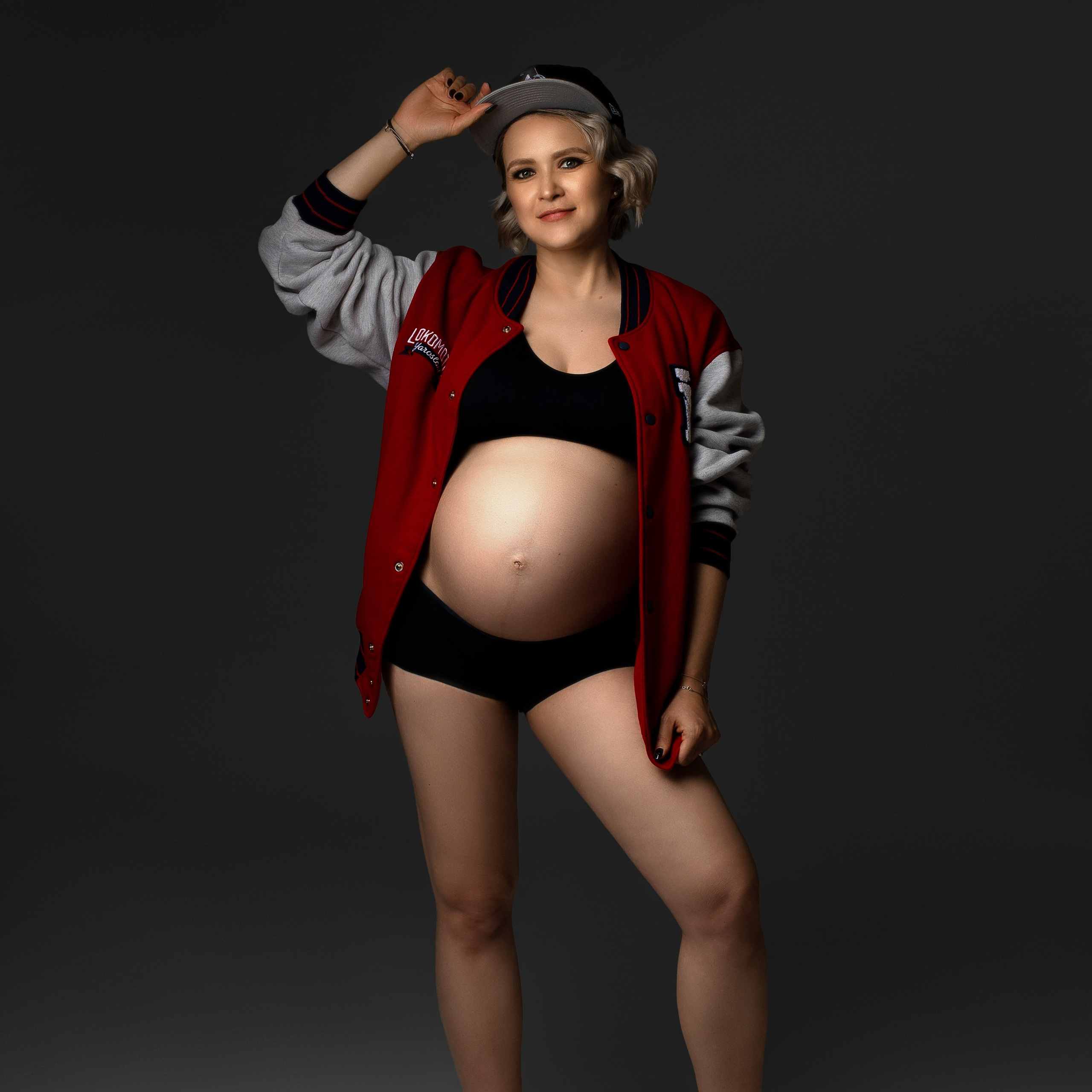 Studiofotografie, Schwangerschaft, Schwangerschaftsshooting, Fotoshooting Babybauch, Babybauchshooting, Osnabrück, Porträt, minimalistisch, schwarz-weiß, Osnabrueck, Rheine, Ibbenbühren, Fotograf Osnabrück, Fotografin Osnabrück, Gynäkologie, Baby, Geburt