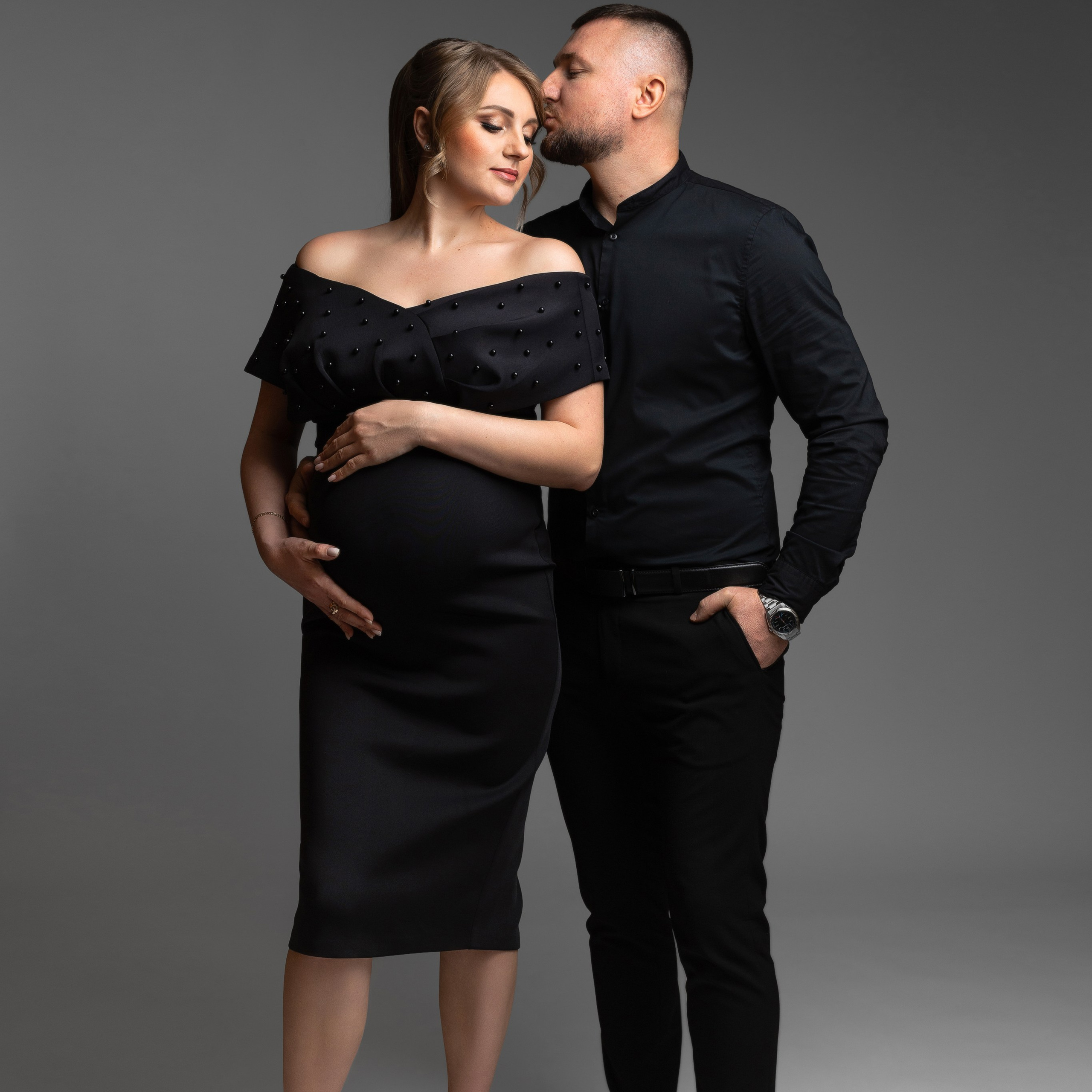 Studiofotografie, Schwangerschaft, Schwangerschaftsshooting, Fotoshooting Babybauch, Babybauchshooting, Osnabrück, Porträt, minimalistisch, schwarz-weiß, Osnabrueck, Fotograf Osnabrück, Fotografin Osnabrück