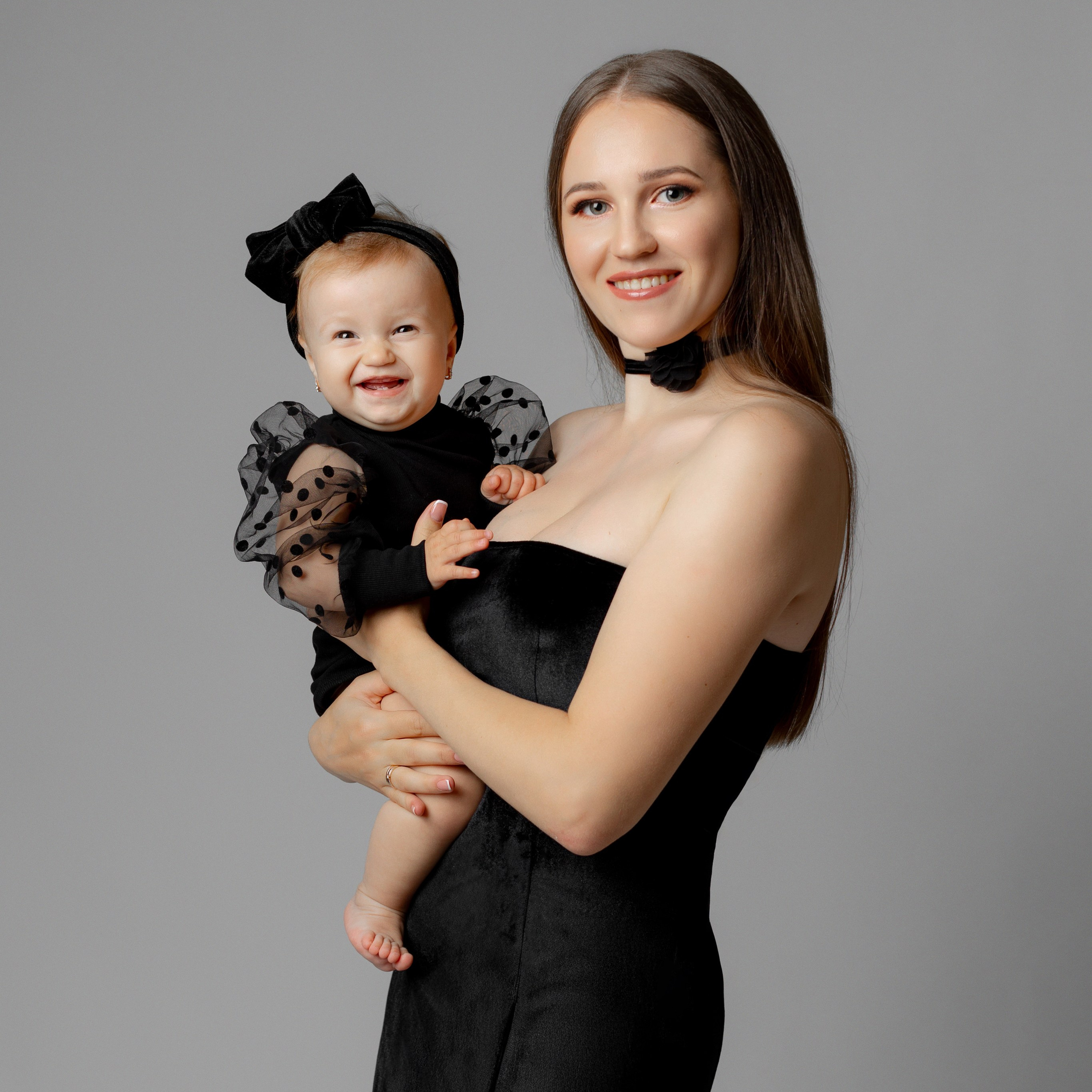 Studiofotografie, Mutterschaft, Maternity Fotoshooting, Fotoshooting Baby und Mama, Mom and me, Osnabrück, Porträt, minimalistisch, schwarz-weiß, Osnabrueck, Fotograf Osnabrück, Fotografin Osnabrück, Babyfotografie, Kleinkindfotografie, Fotoshooting mit Eltern