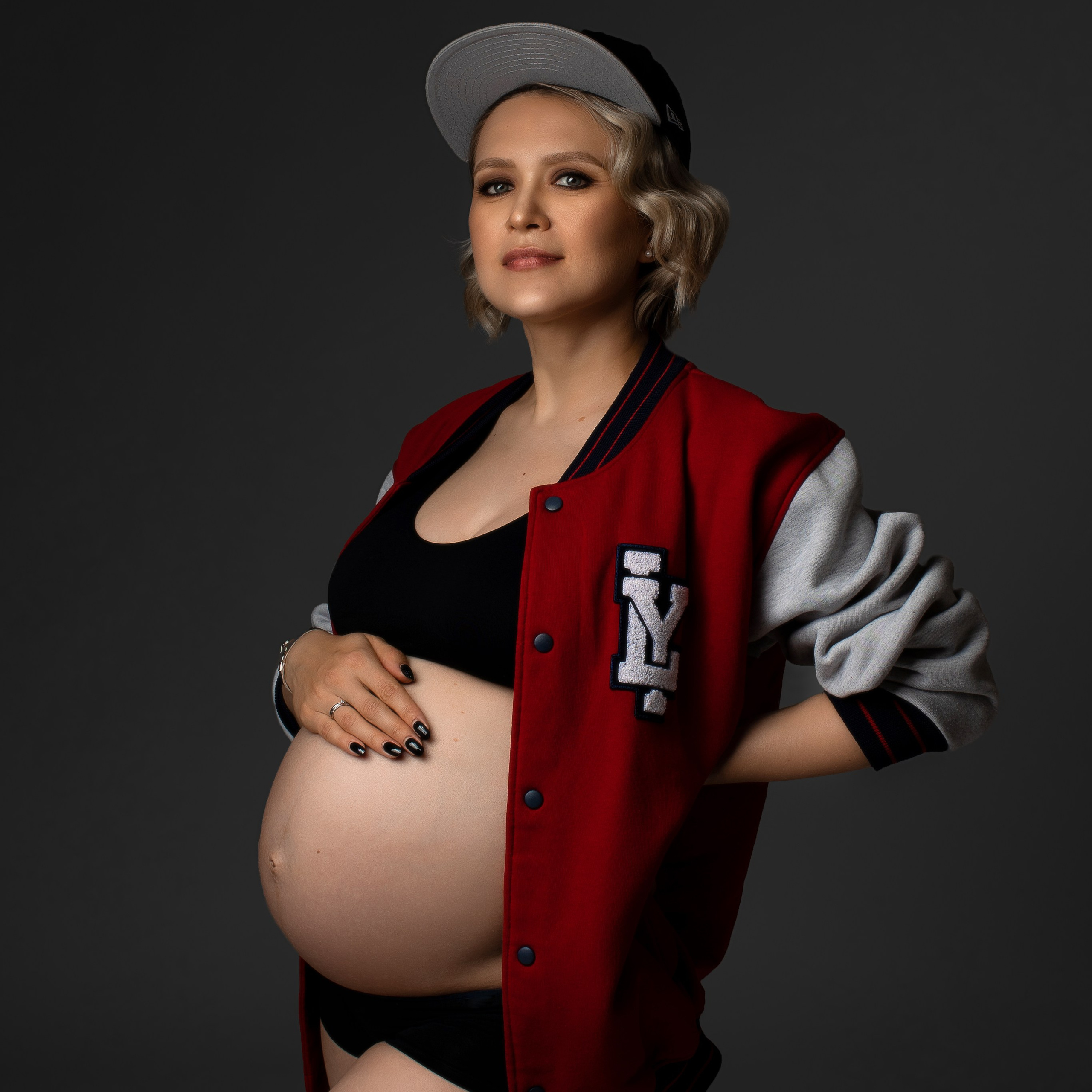 Studiofotografie, Schwangerschaft, Schwangerschaftsshooting, Fotoshooting Babybauch, Babybauchshooting, Osnabrück, Porträt, minimalistisch, schwarz-weiß, Osnabrueck, Rheine, Ibbenbühren, Fotograf Osnabrück, Fotografin Osnabrück, Gynäkologie, Baby, Geburt, Sport