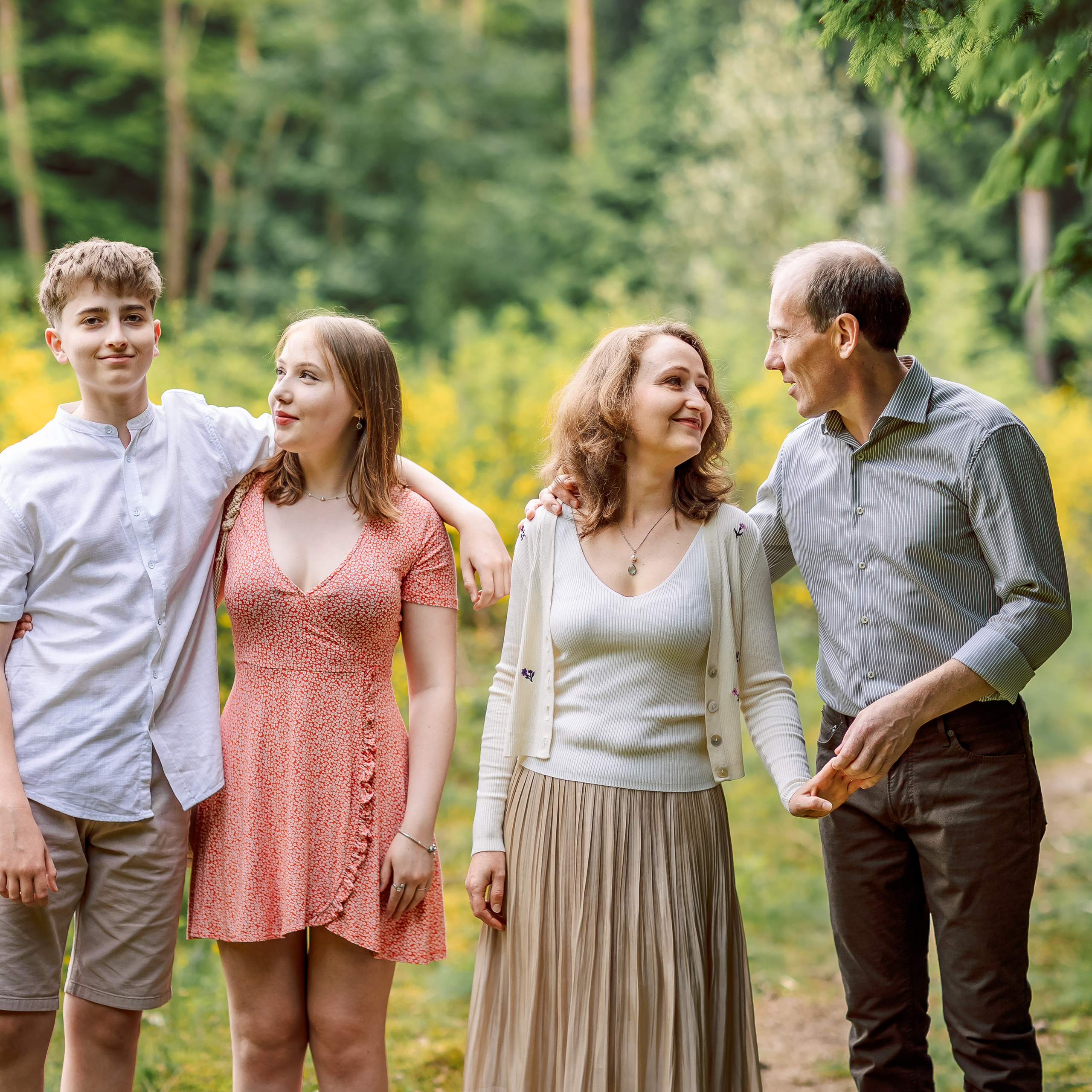 Wald, Familienshooting, Waldshooting, Fotograf in Osnabrück, Familienglück, Sommer, Sommershooting, Osnabrück, Hannover