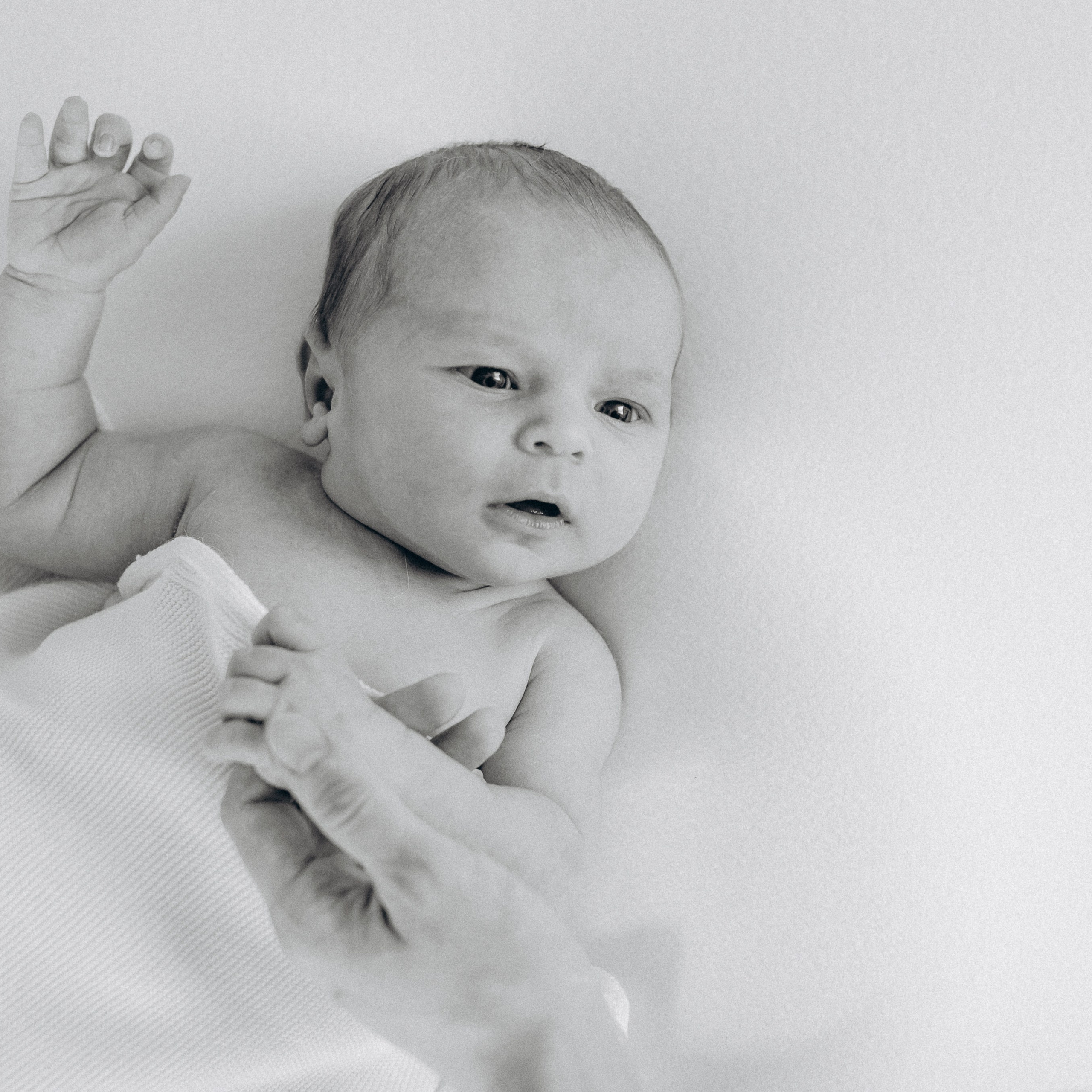 Ein Newbornshooting in swarz-weiß. Fotografin in Osnabrück Mariana Slav