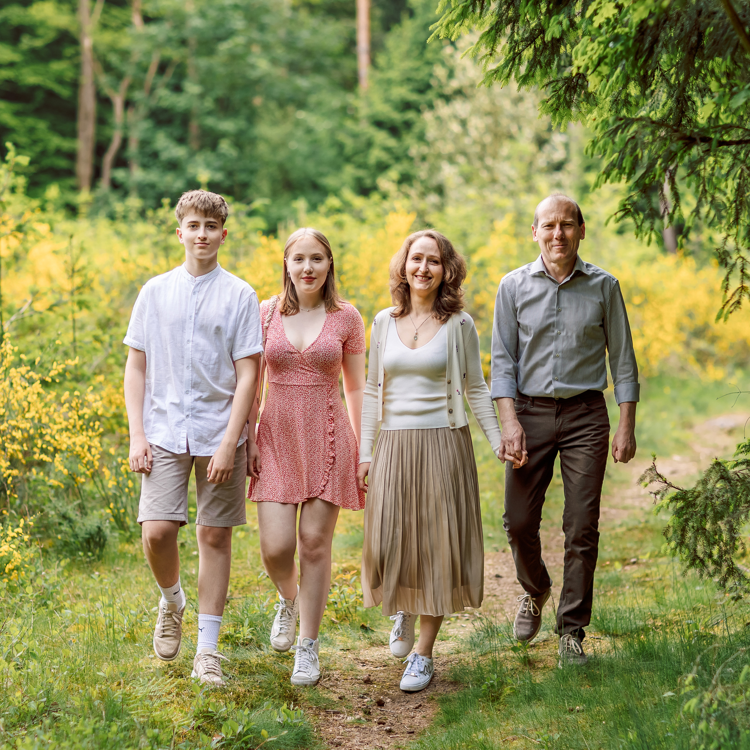 Wald, Familienshooting, Waldshooting, Fotograf in Osnabrück, Familienglück, Sommer, Sommershooting, Osnabrück, Hannover