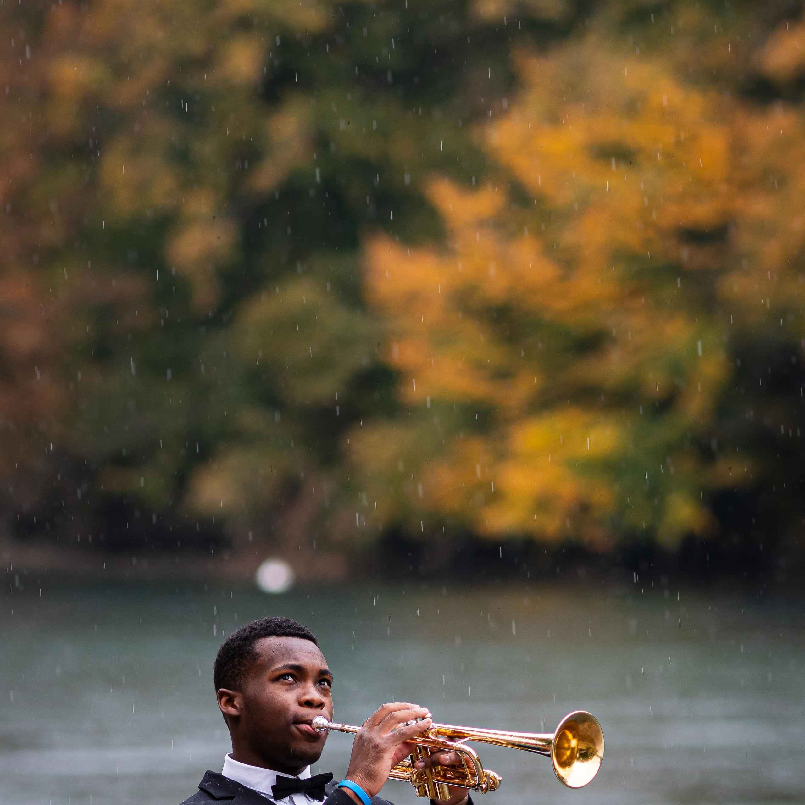 Paul-Leonard / Trompettiste sous la pluie