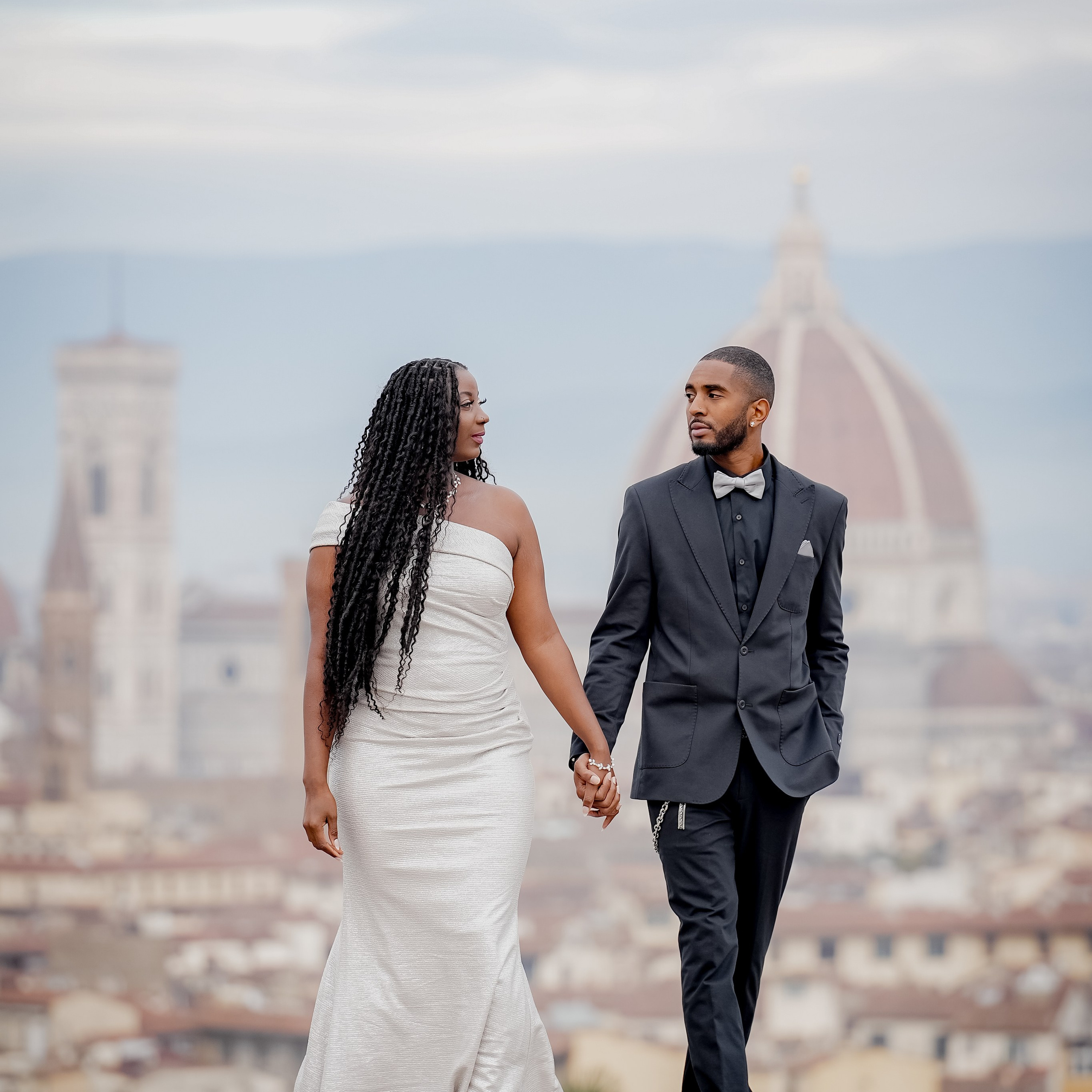 Classic Photoshoot Duomo & pz Michelangelo. Wedding Photographer in Italy