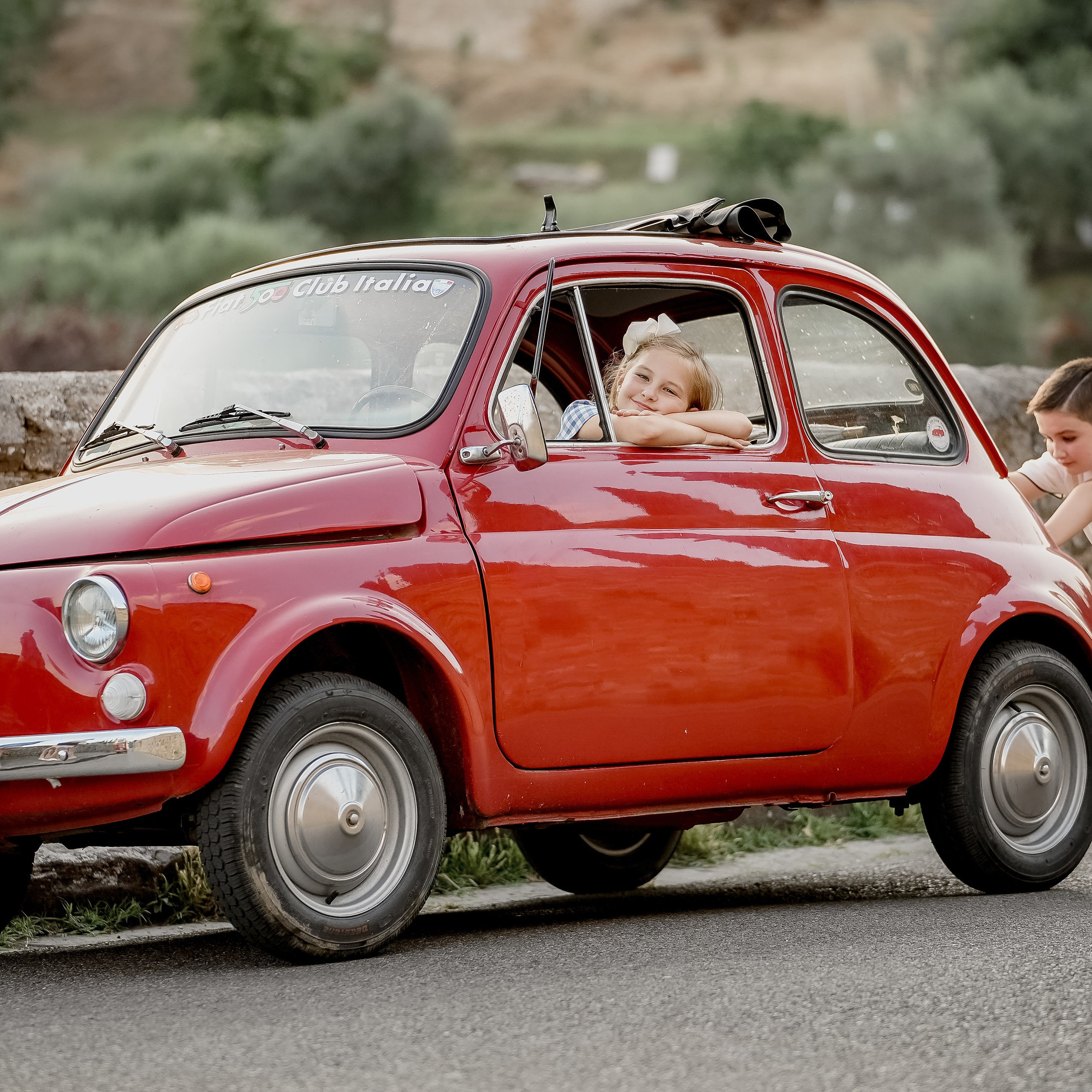 Photoshoot with Fiat 500 & Retro Cars. Wedding Photographer in Italy
