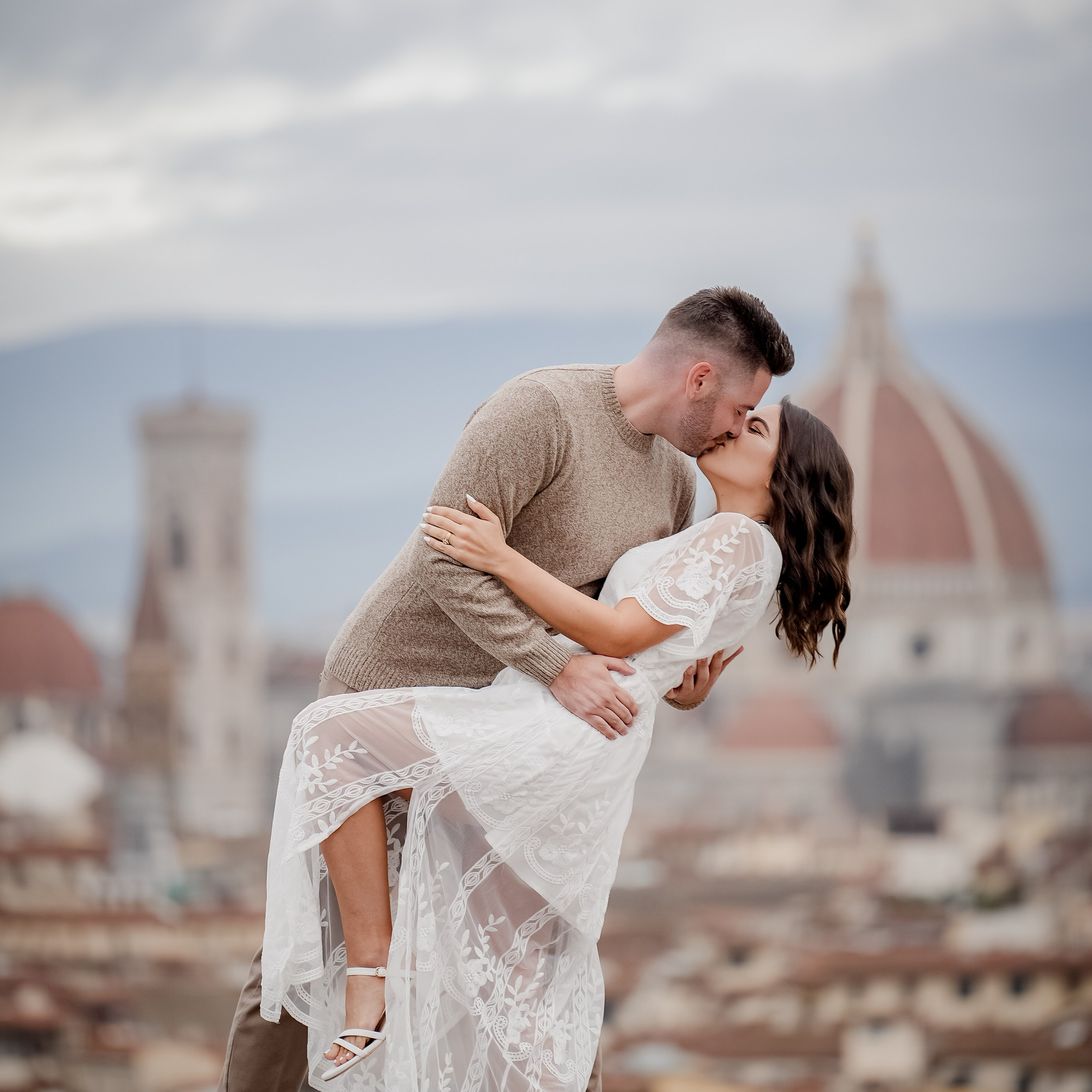 Classic Photoshoot Duomo & pz Michelangelo. Wedding Photographer in Italy