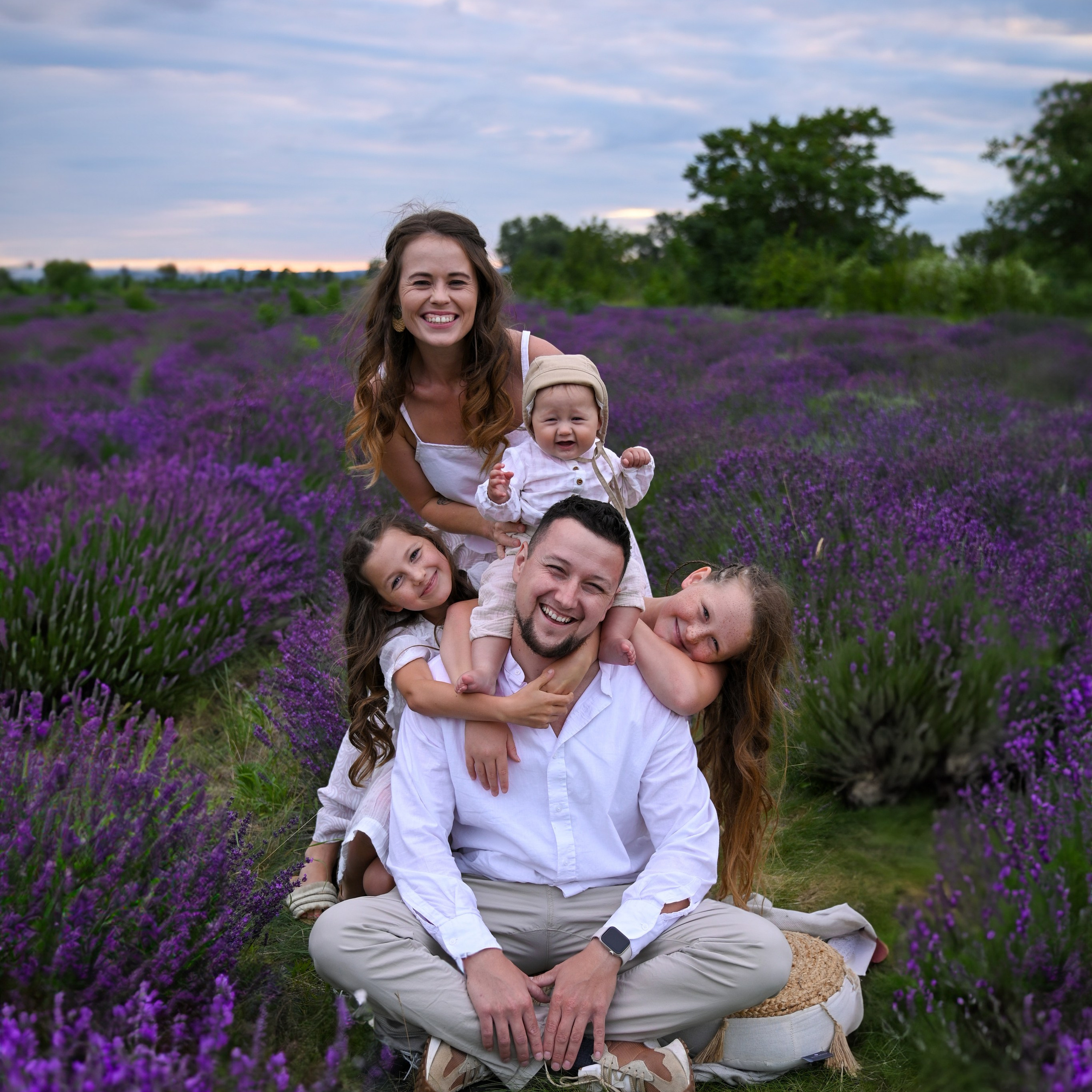 Niki, Jhon, Vilma, Emili & Adam