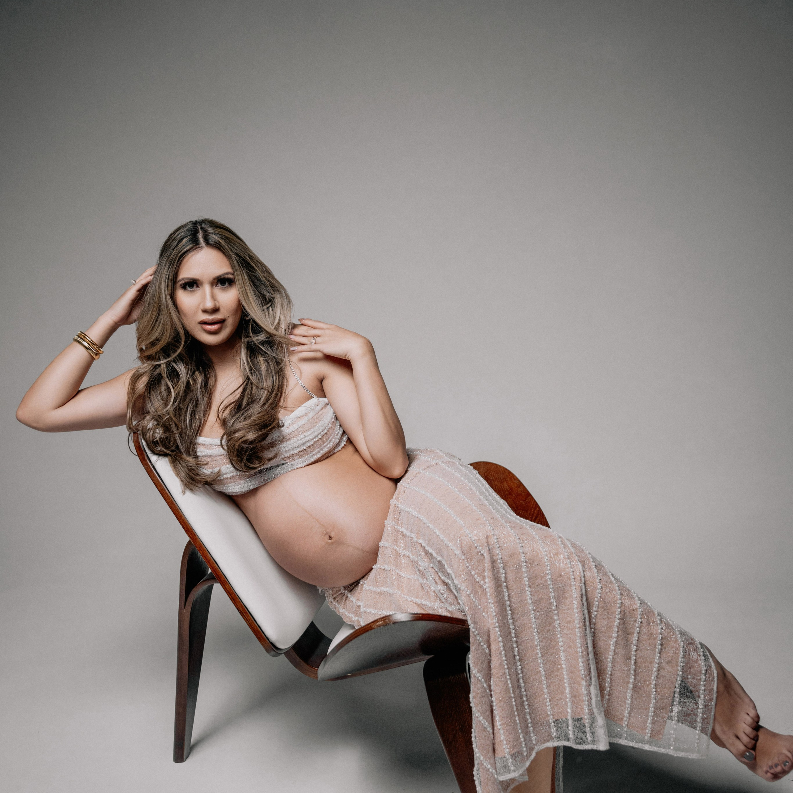 Vivian&Jose. Maternity in studio