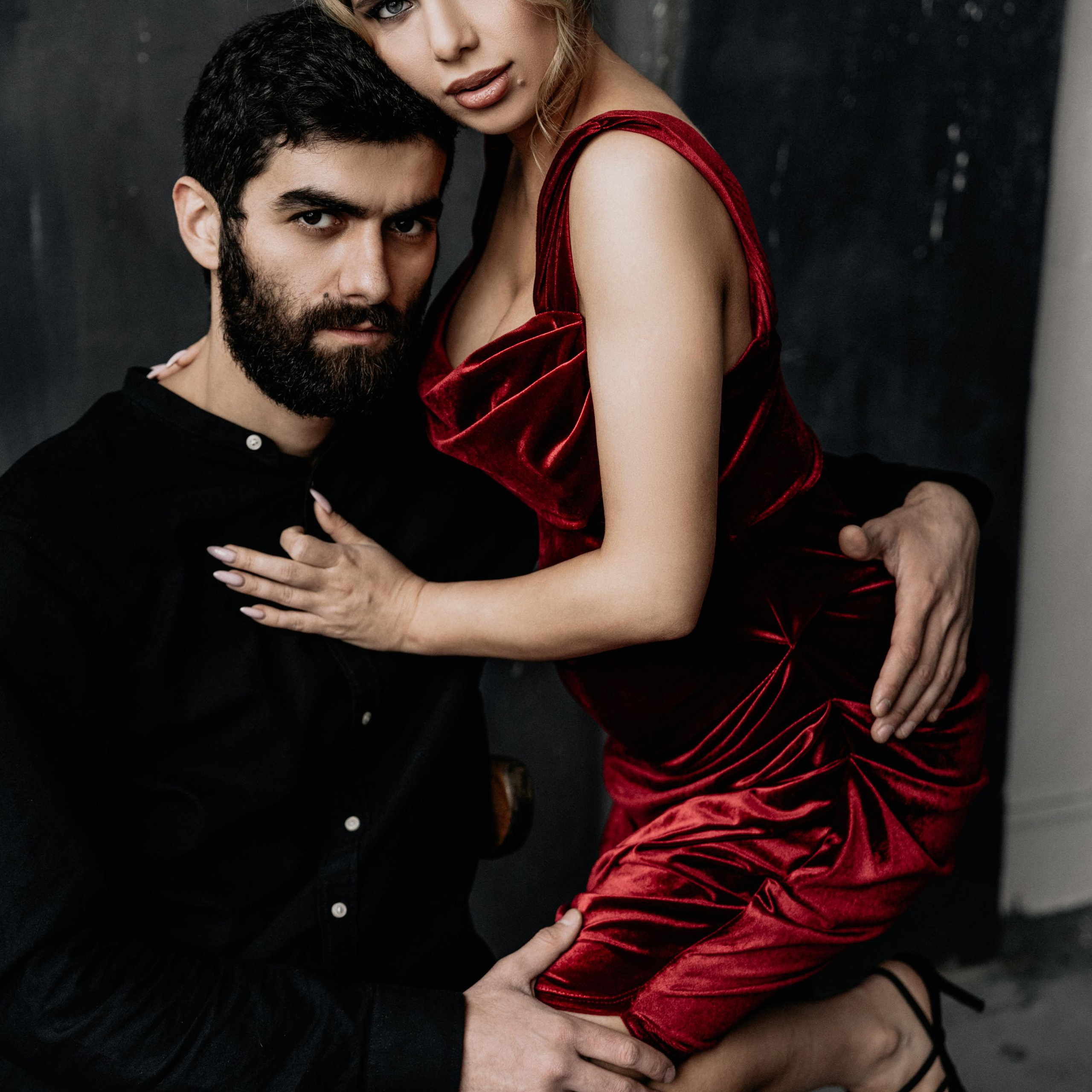 Polina & Elnur. Maternity in studio