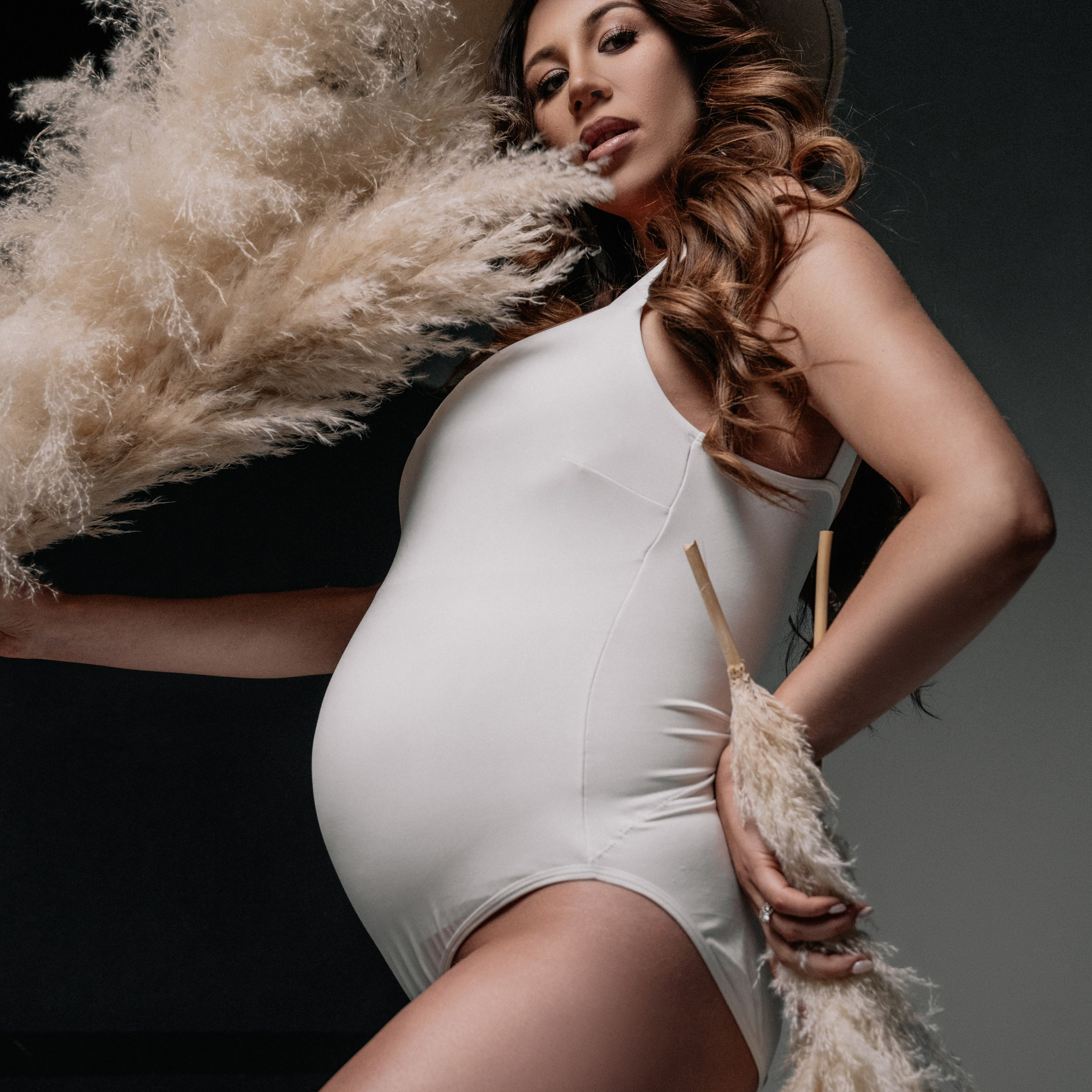 Diana and Ewan. Maternity in studio