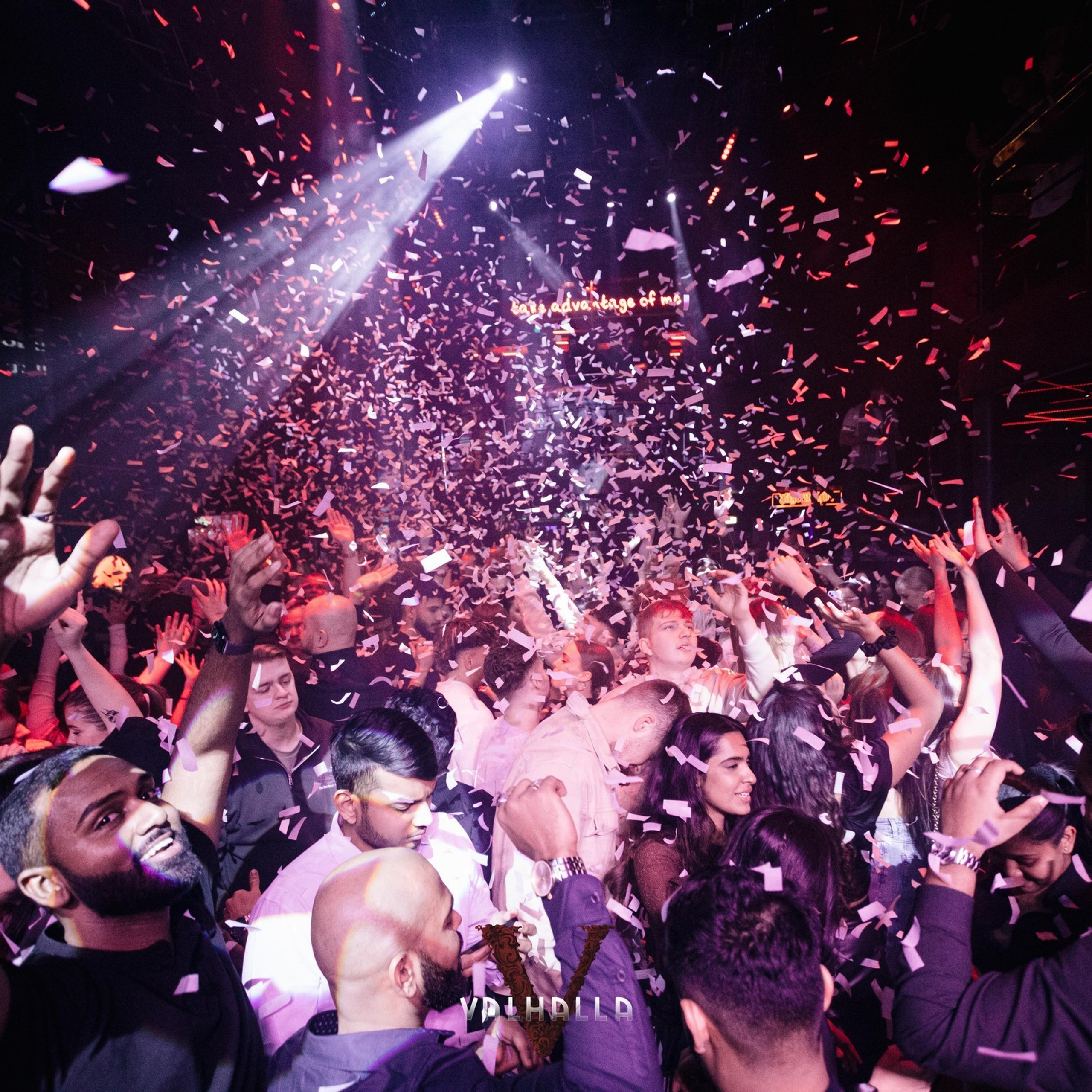 Atsauksmes. BELLOW US FOTOGRĀFS RĪGA