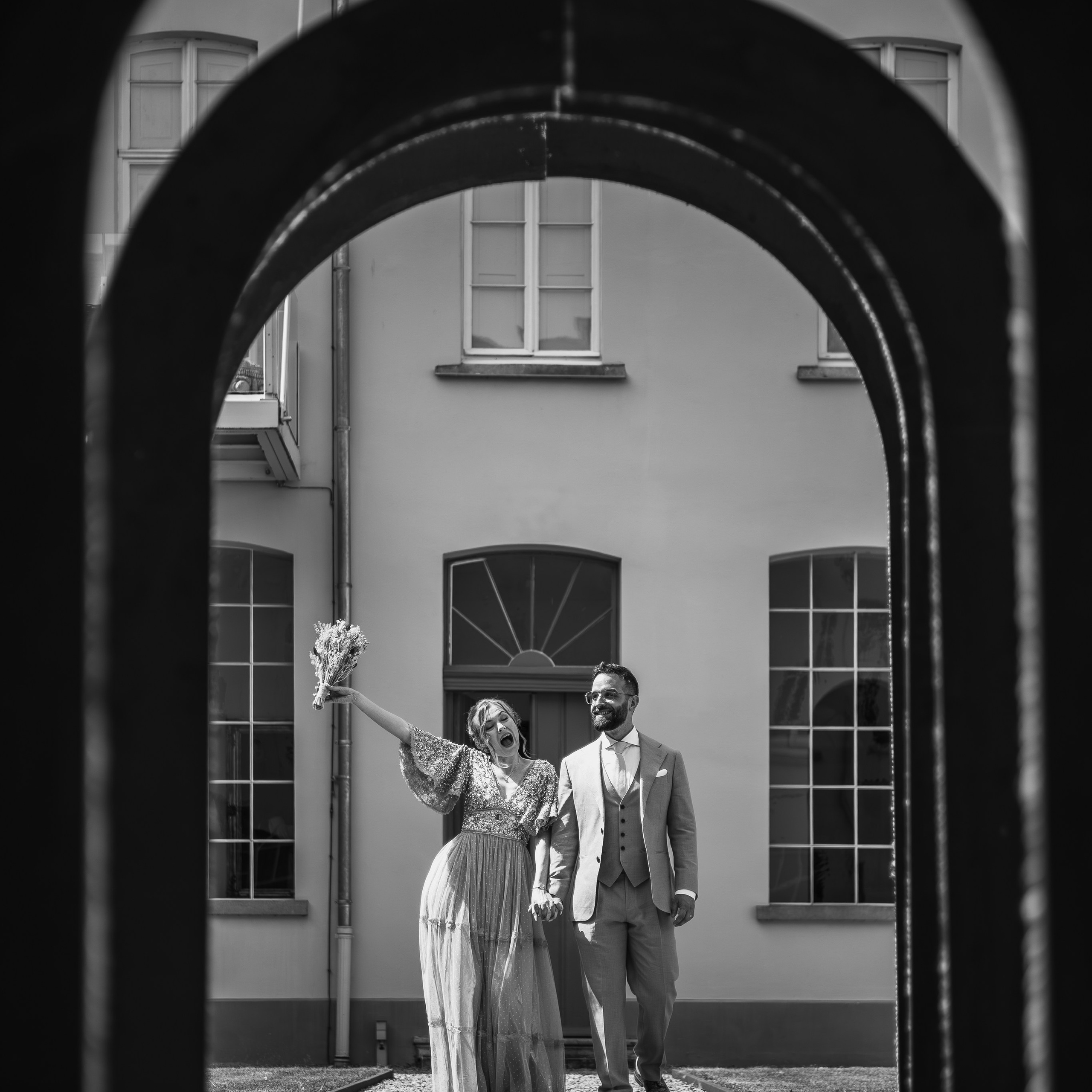 Professionele huwelijksfotografie bij ceremonie in buitenlocatie - Kapture Fotografie