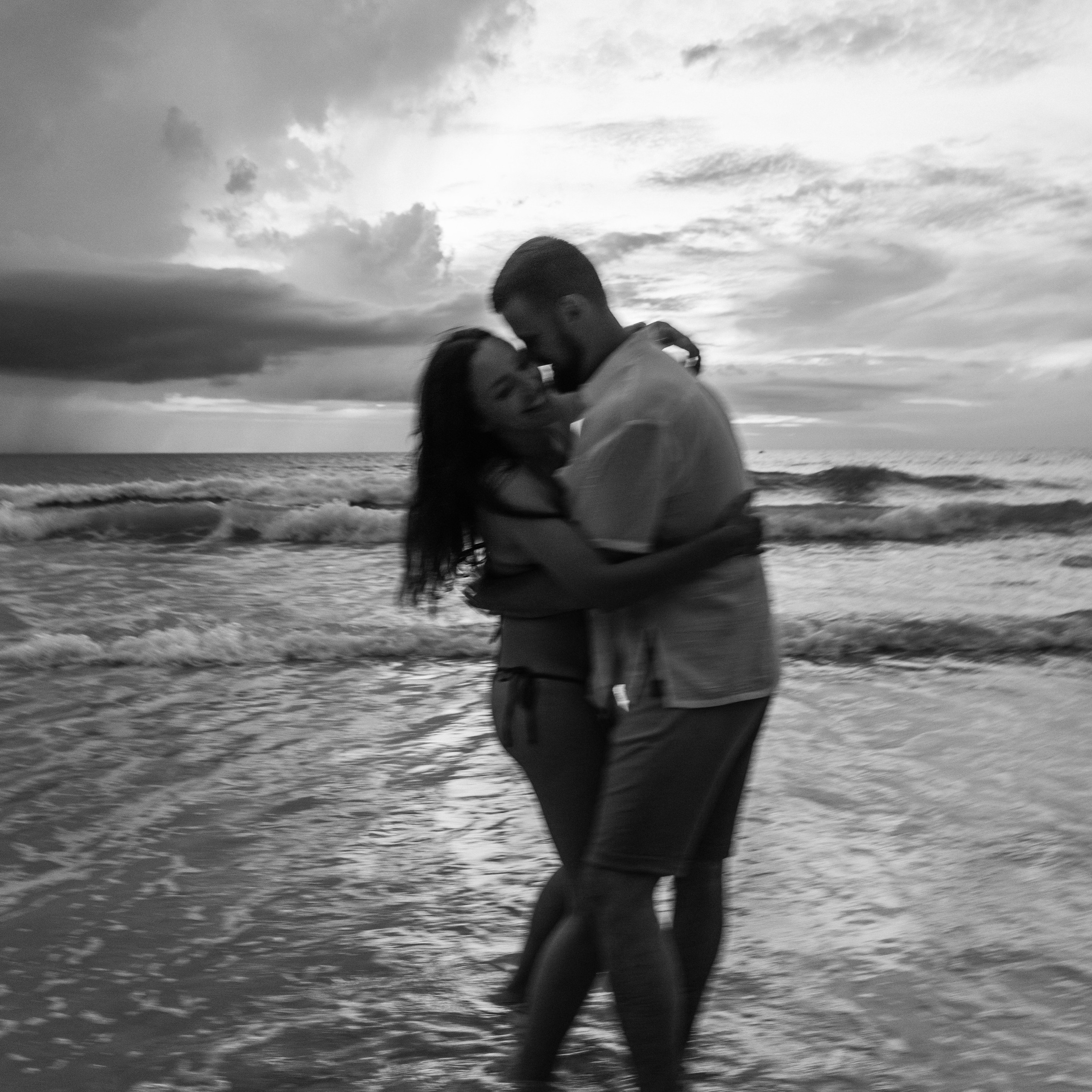 Maternity Beach Photoshoot at Naithon Beach Phuket — Olesya & Sasha