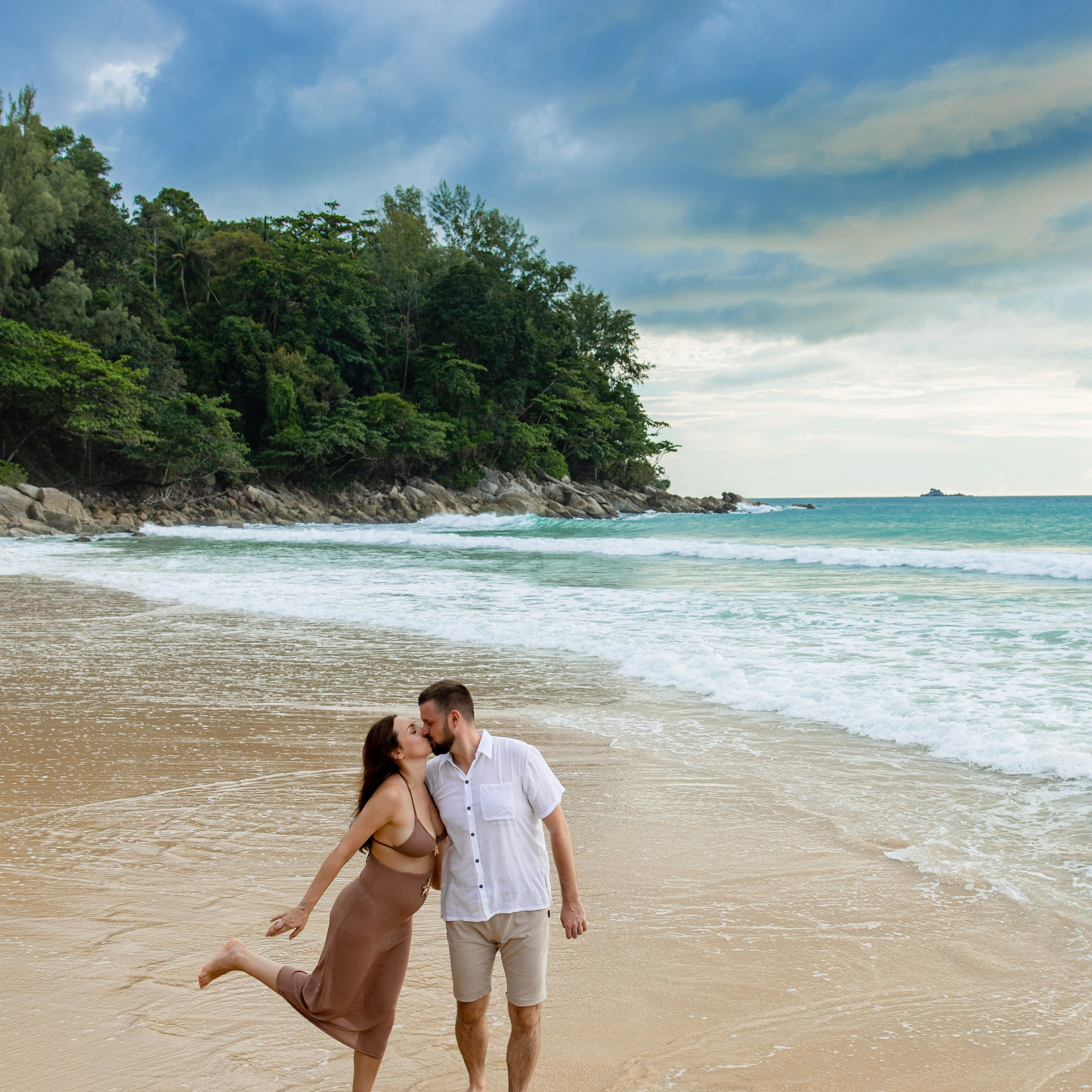 Maternity Beach Photoshoot at Naithon Beach Phuket — Olesya & Sasha