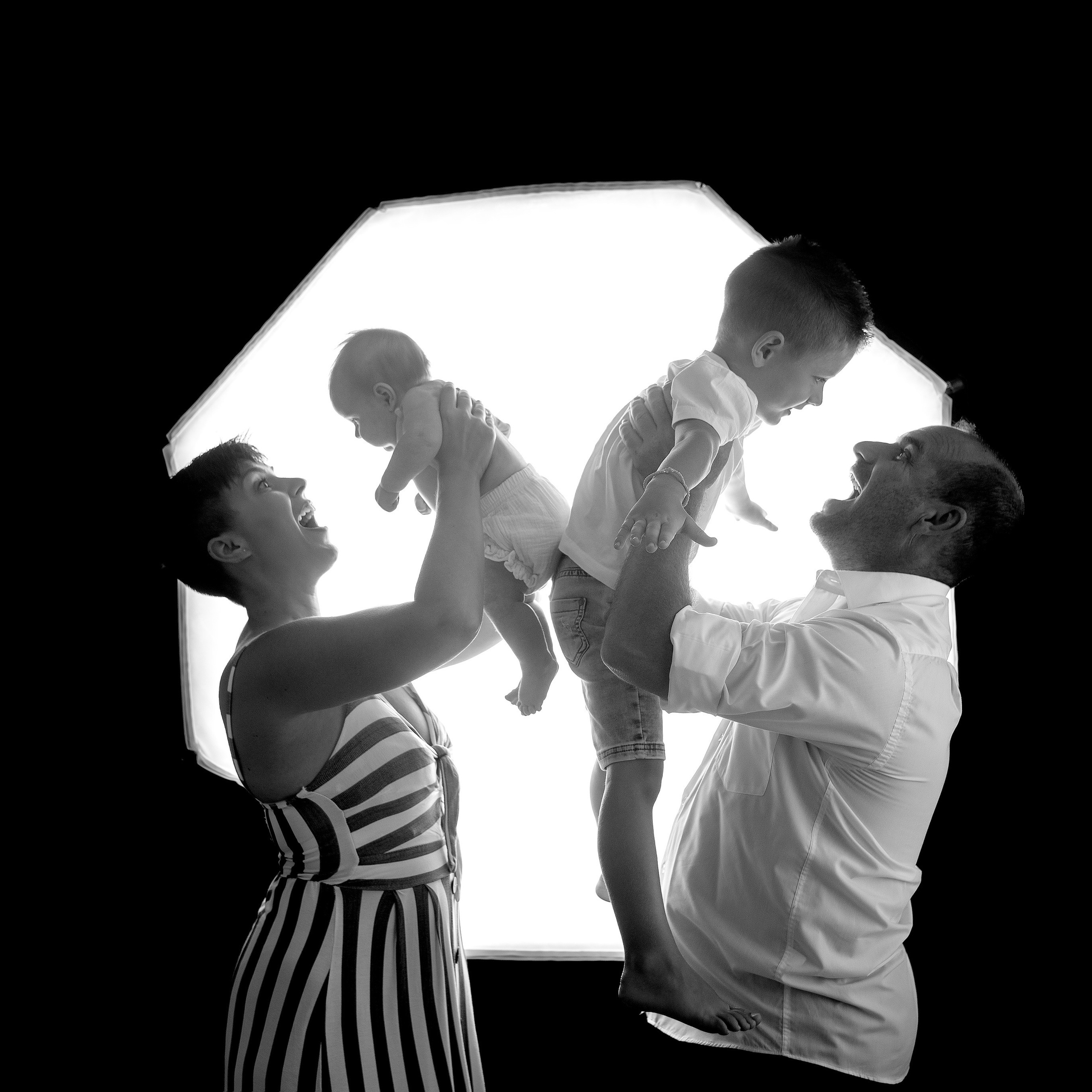 Επαγγελματική φωτογράφιση εγκυμοσύνης και νεογέννητου στη Ρόδο. Φωτογράφος νεογέννητων στη Ρόδο. Φωτογράφιση εγκυμοσύνης