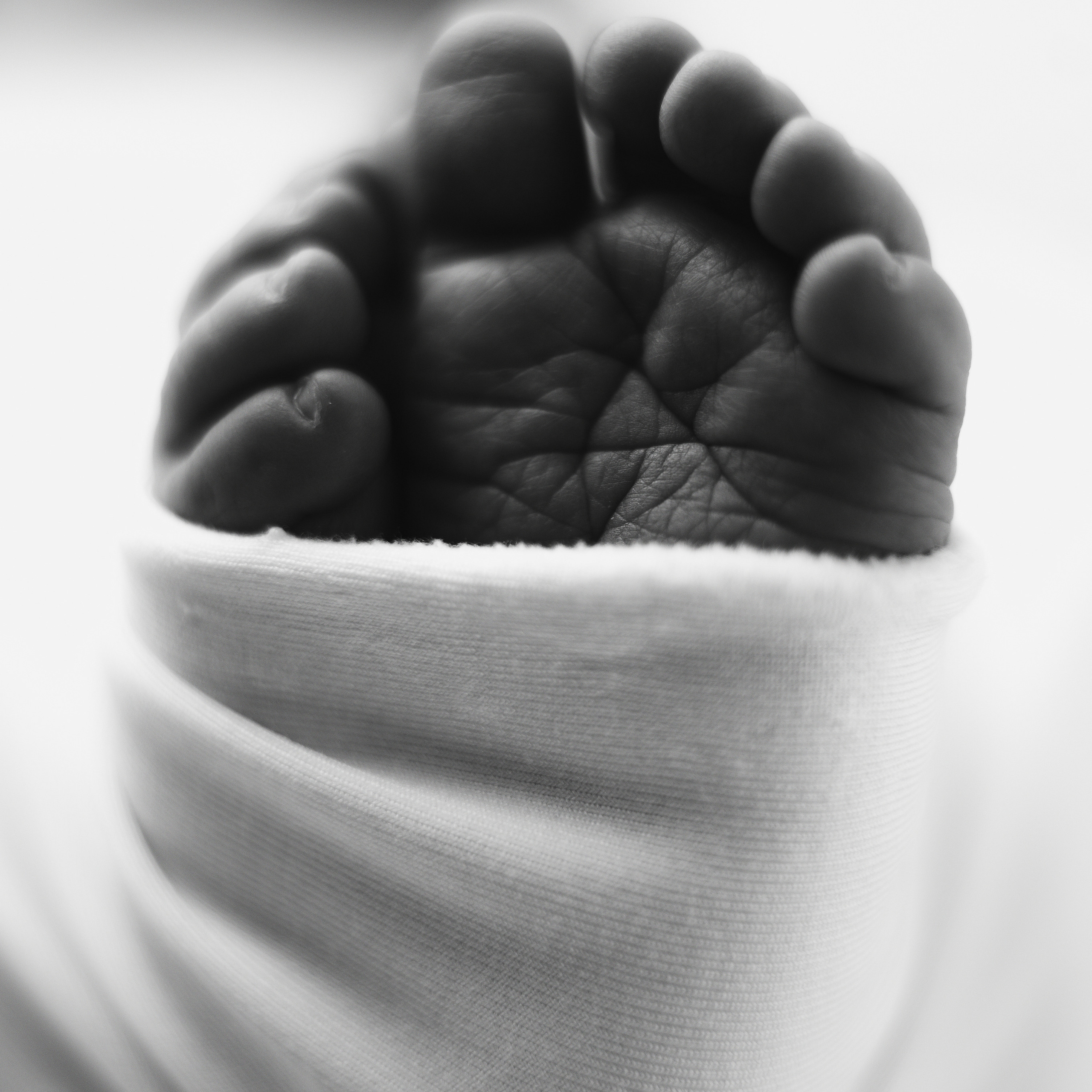 Επαγγελματική φωτογράφιση εγκυμοσύνης και νεογέννητου στη Ρόδο. Φωτογράφος νεογέννητων στη Ρόδο. Φωτογράφιση εγκυμοσύνης