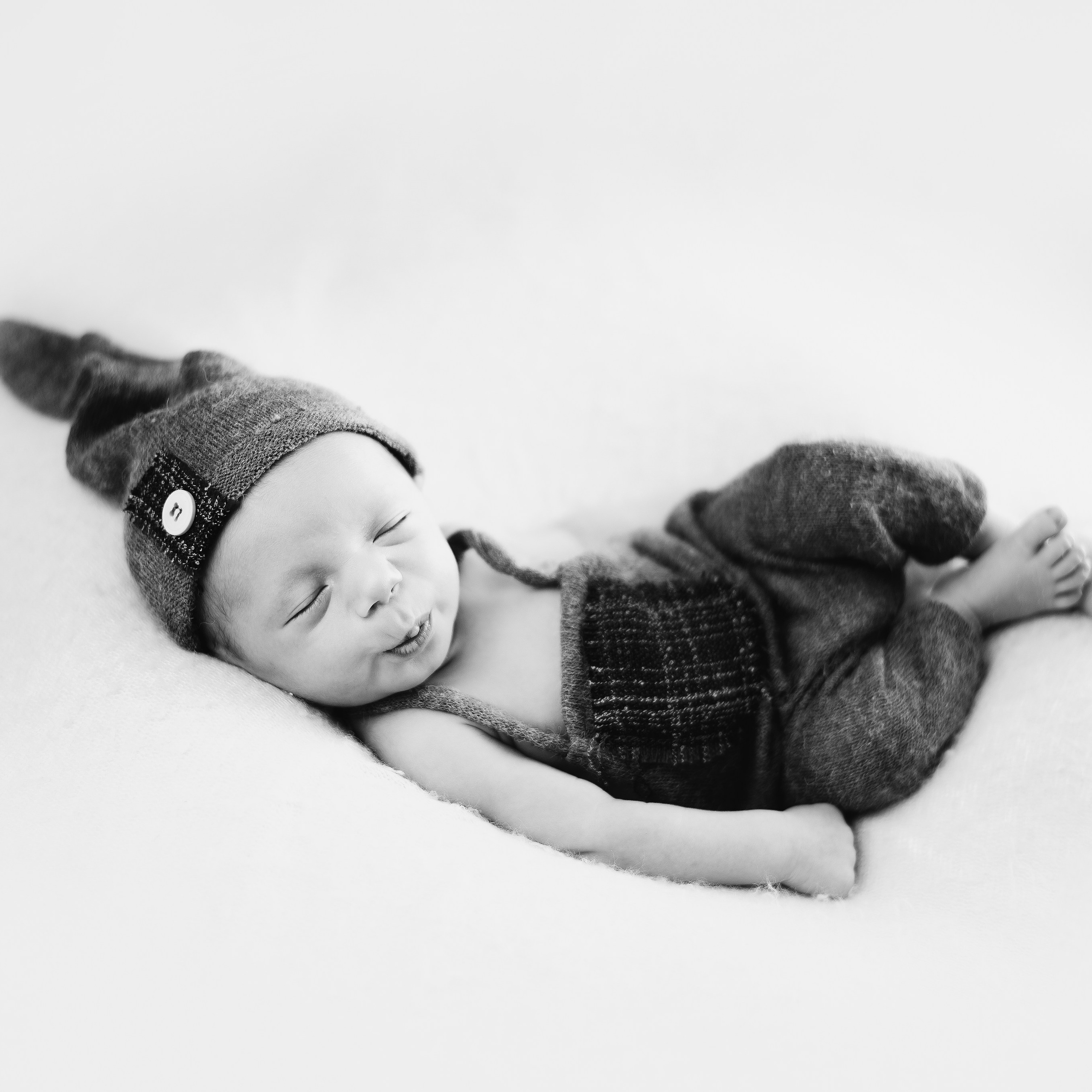 Επαγγελματική φωτογράφιση εγκυμοσύνης και νεογέννητου στη Ρόδο. Φωτογράφος νεογέννητων στη Ρόδο. Φωτογράφιση εγκυμοσύνης