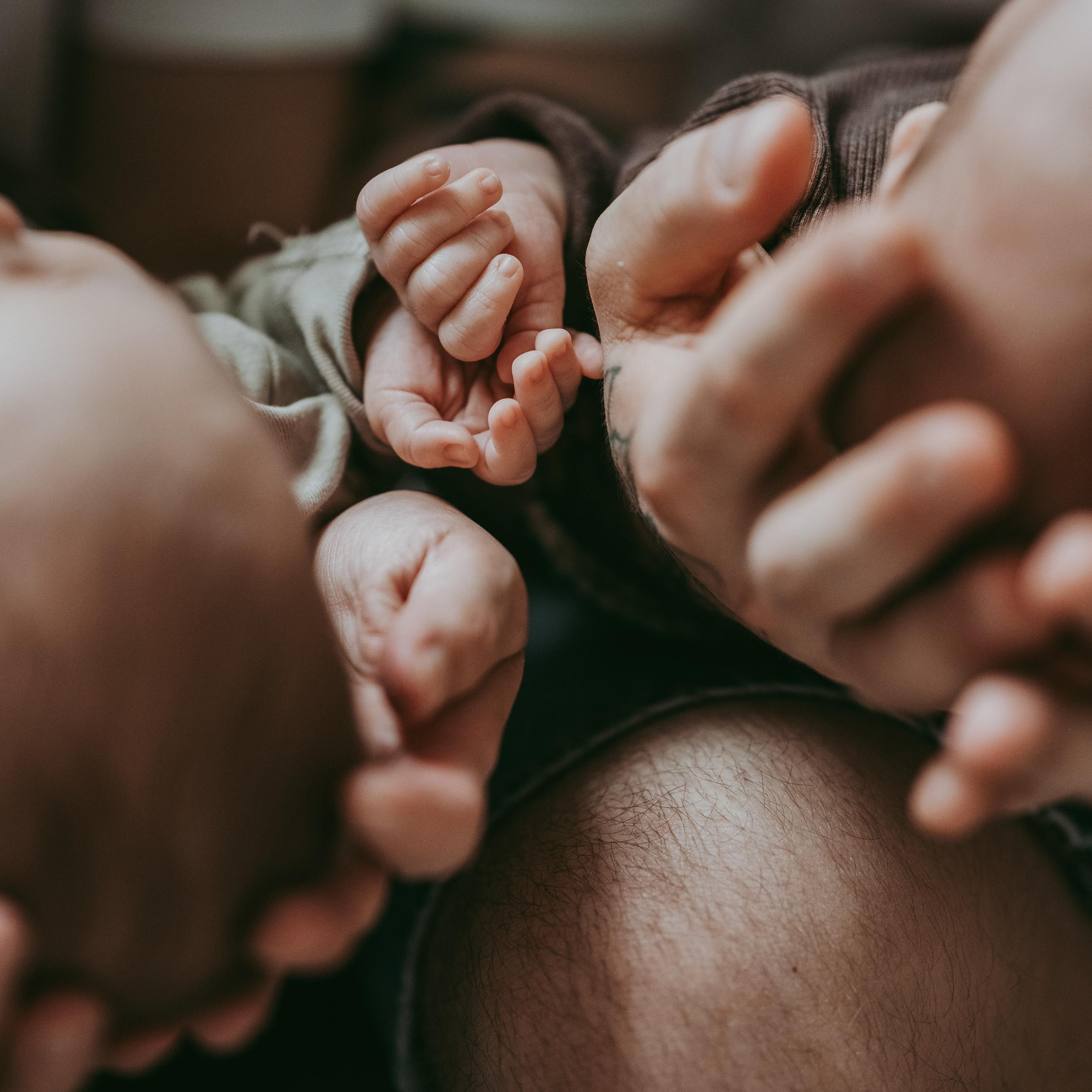 FOTOGRAFISANJE BEBA KOD KUCE. Deciji i porodicni fotograf u Beogradu Oksana Skendzic