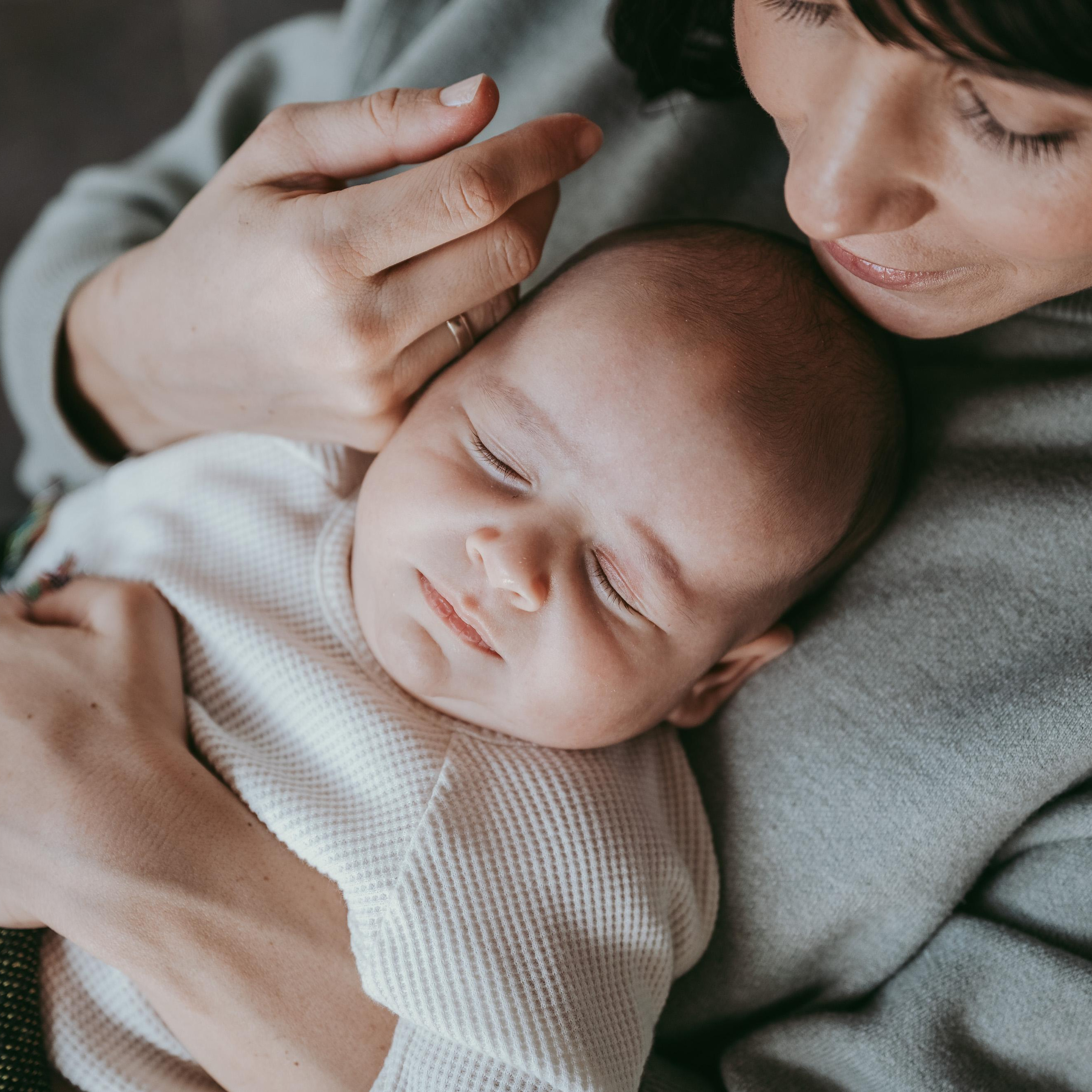 FOTOGRAFISANJE BEBA KOD KUCE. Deciji i porodicni fotograf u Beogradu Oksana Skendzic