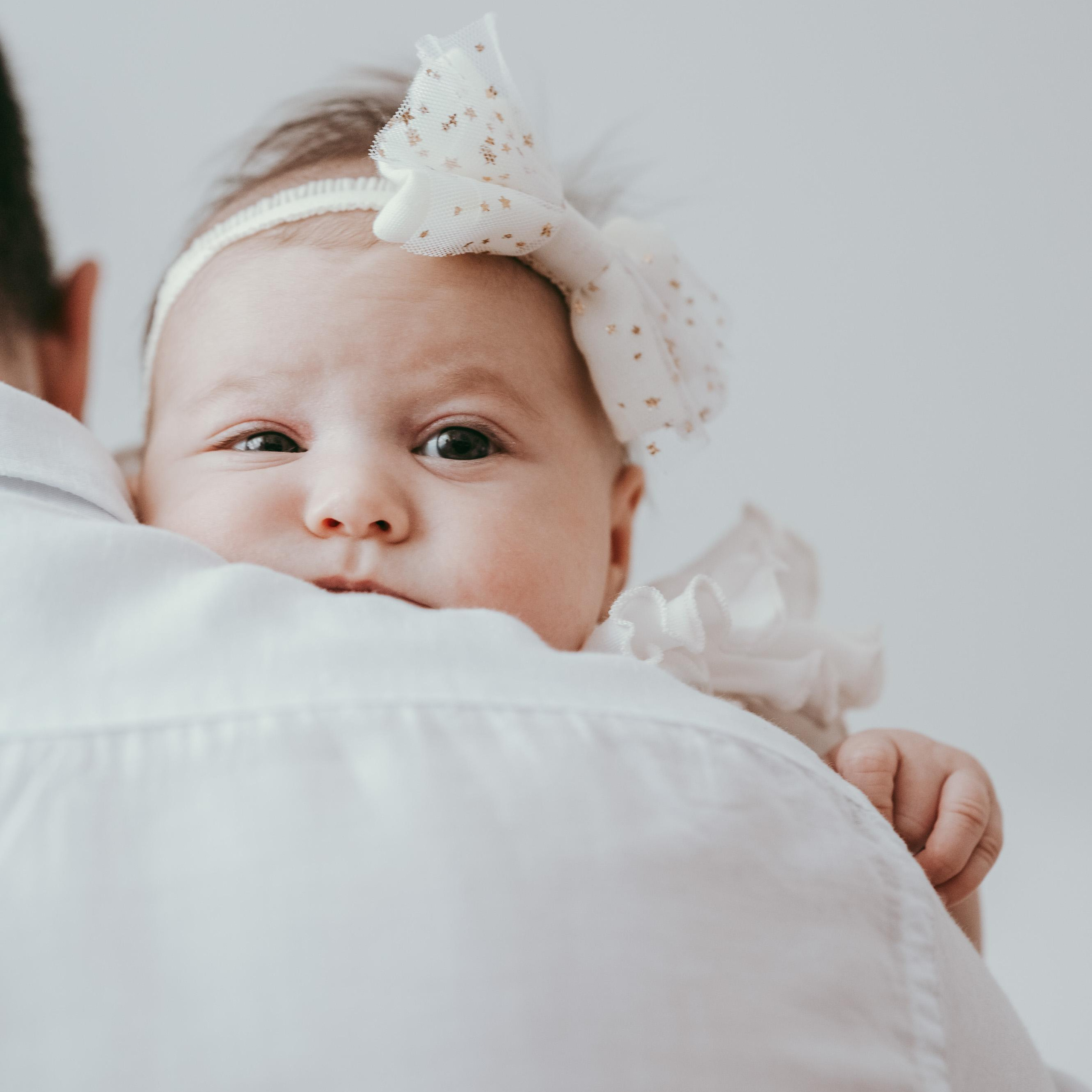FOTOGRAFISANJE BEBA KOD KUCE. Deciji i porodicni fotograf u Beogradu Oksana Skendzic