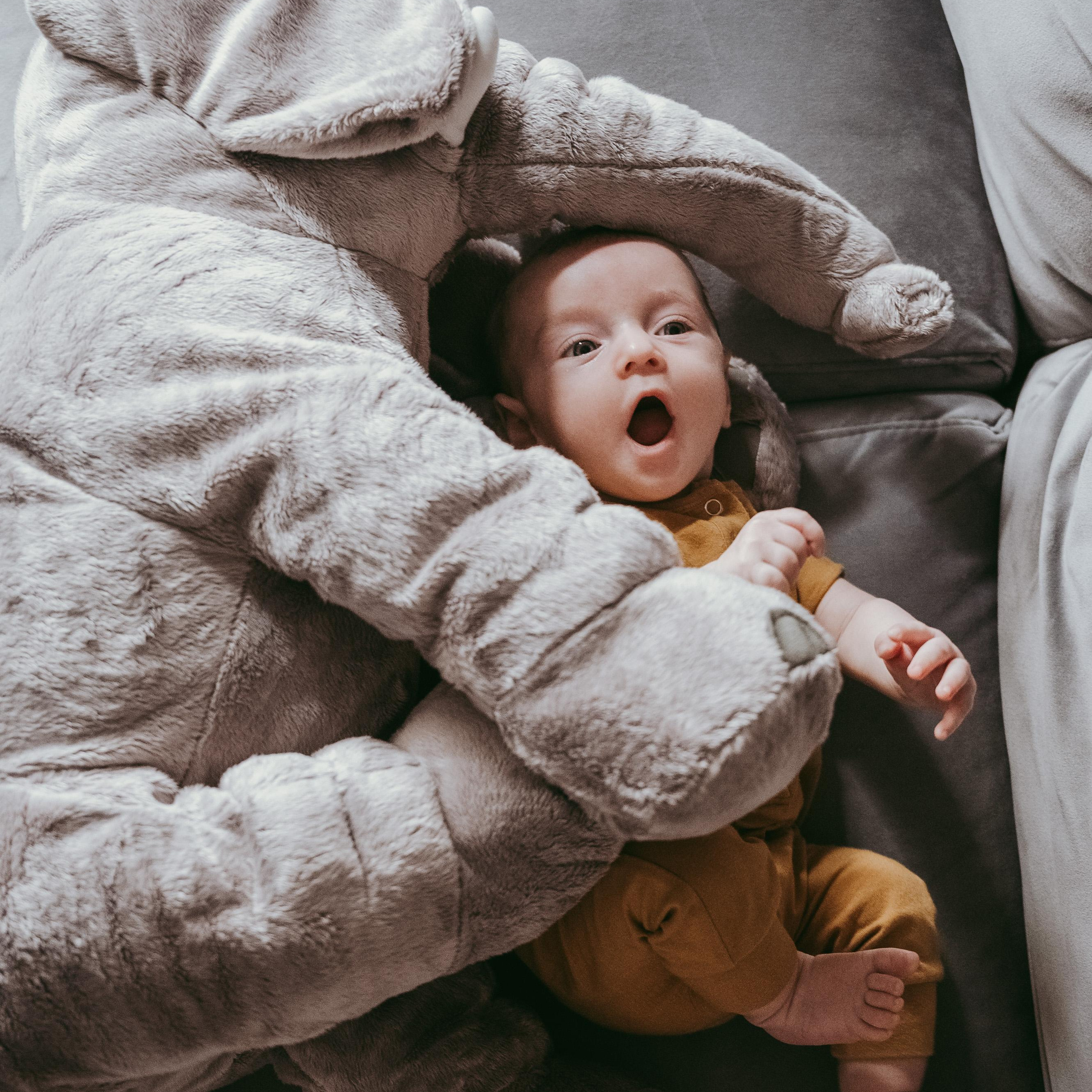 FOTOGRAFISANJE BEBA KOD KUCE. Deciji i porodicni fotograf u Beogradu Oksana Skendzic