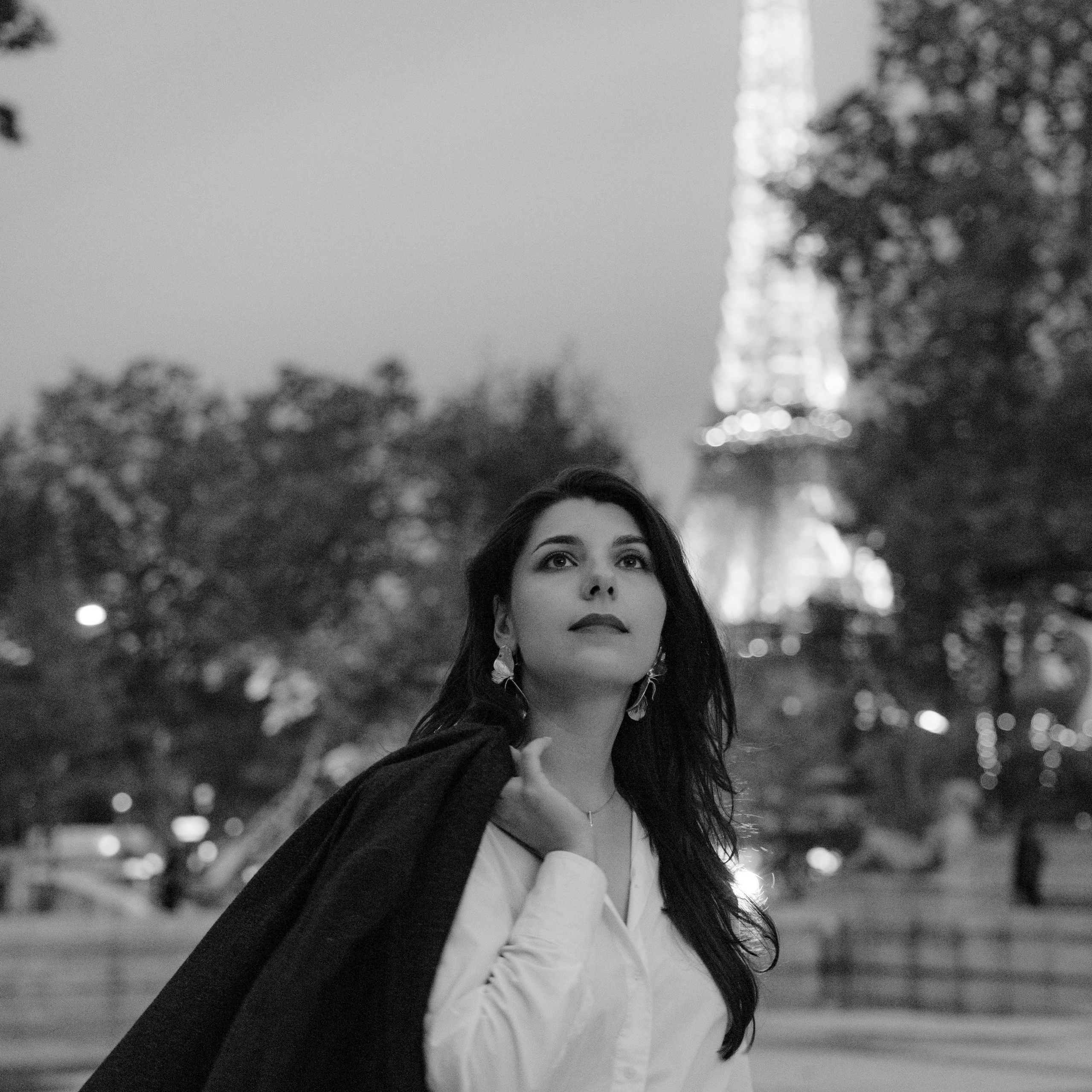 Séance photo personnelle d’Amina au Palais de Tokyo. Photographe à Paris