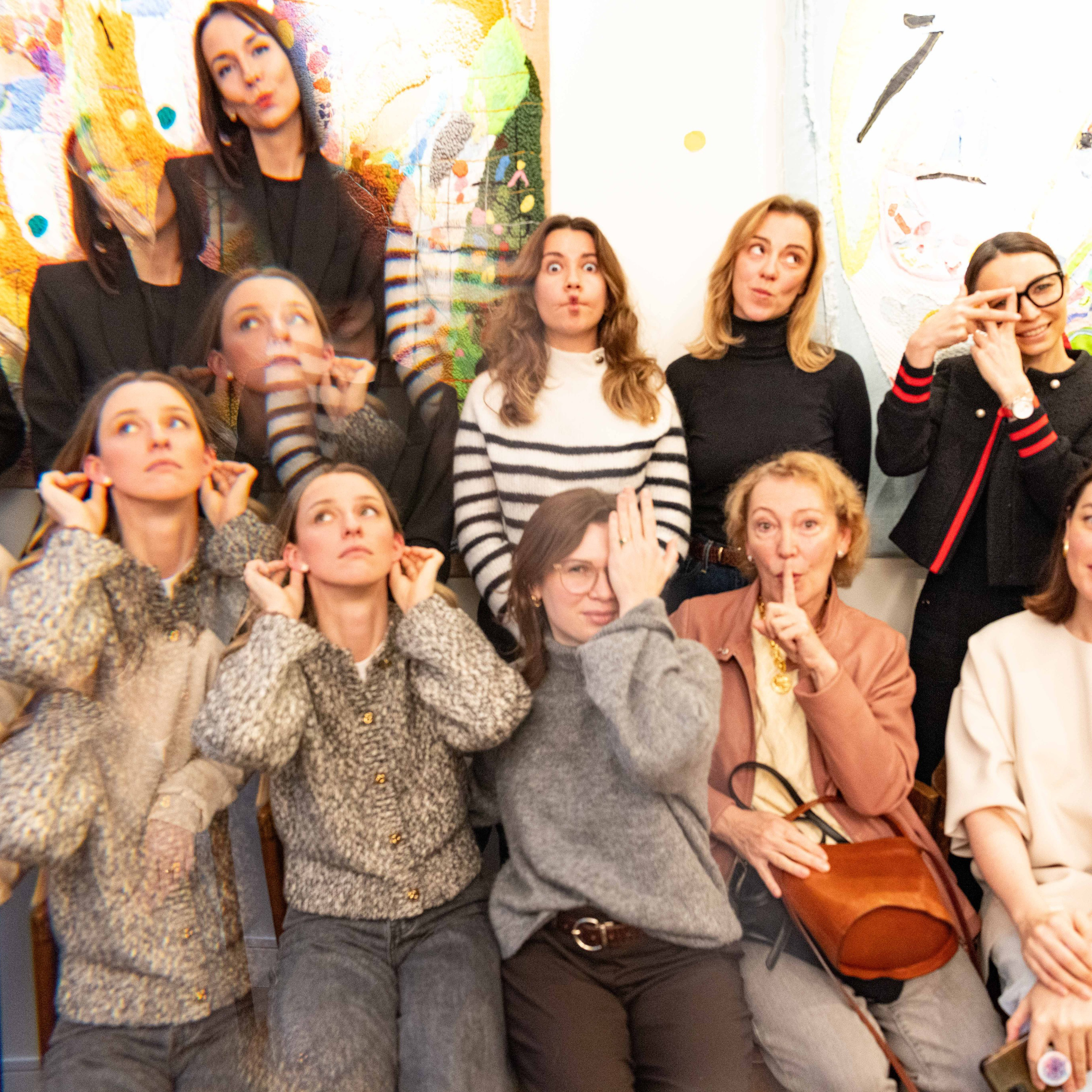 Une conférence sur le surréalisme dans l’espace Lampe. Photographe à Paris