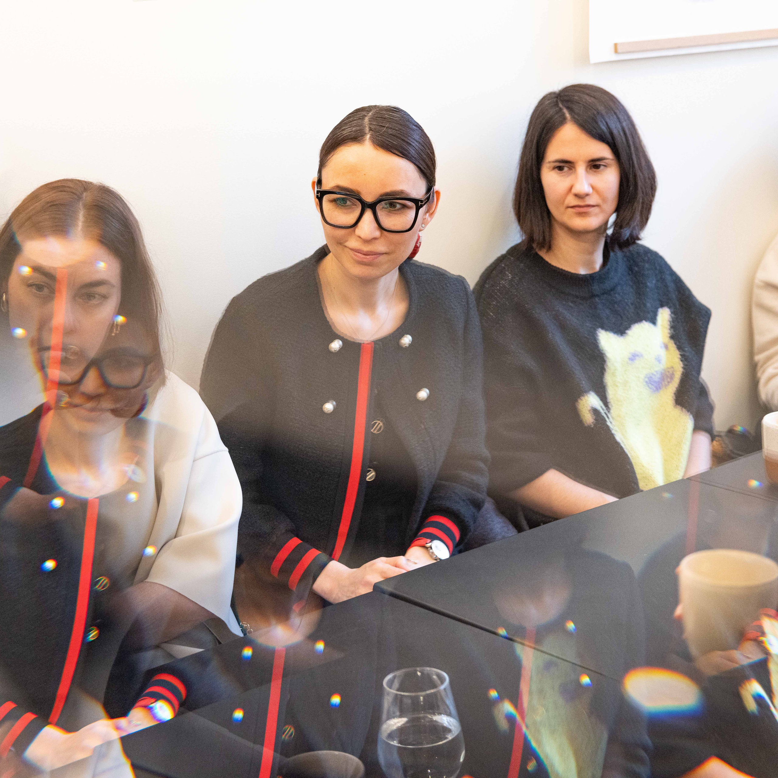 Une conférence sur le surréalisme dans l’espace Lampe. Photographe à Paris