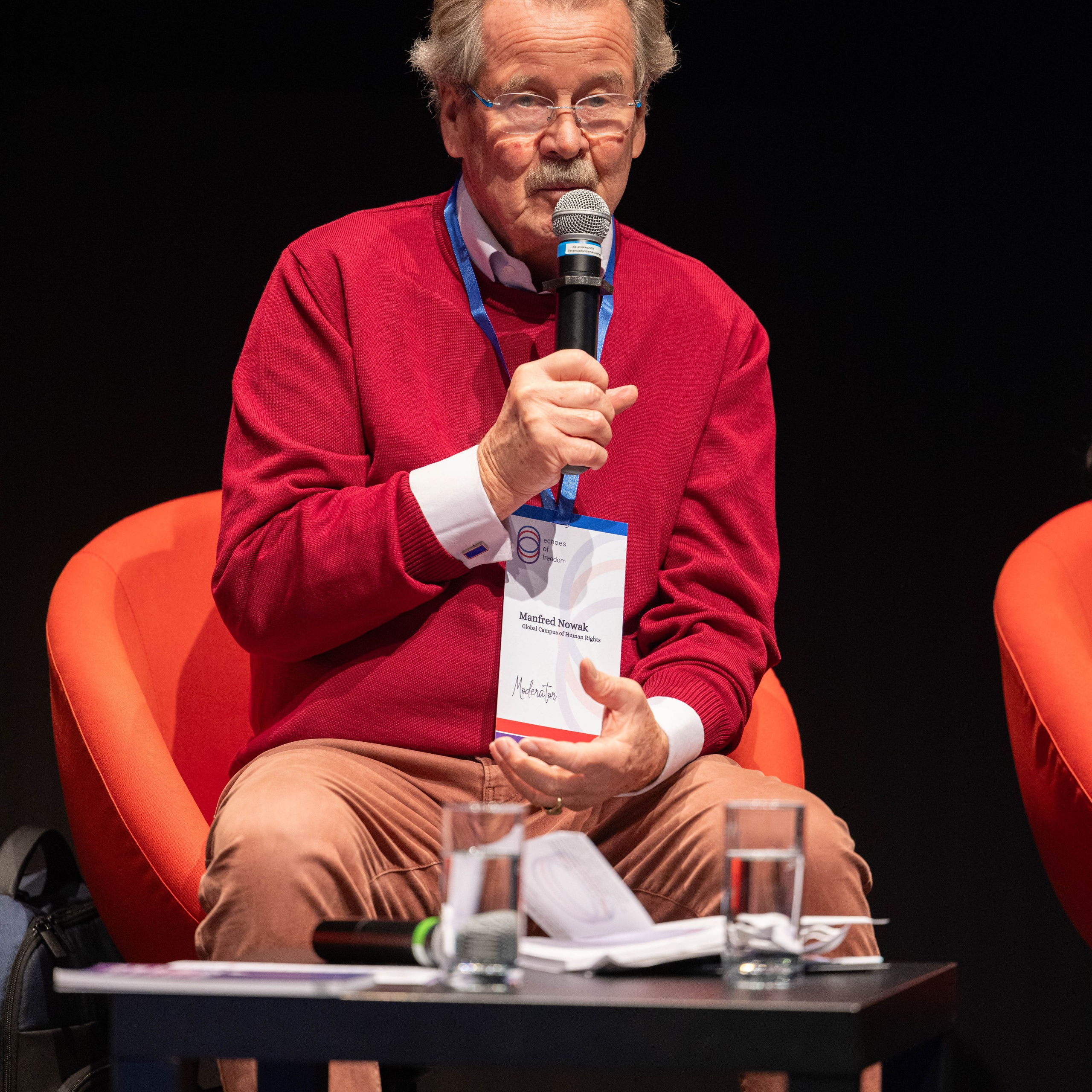 Conférence sur les prisonniers politiques, Vienne. Photographe à Paris