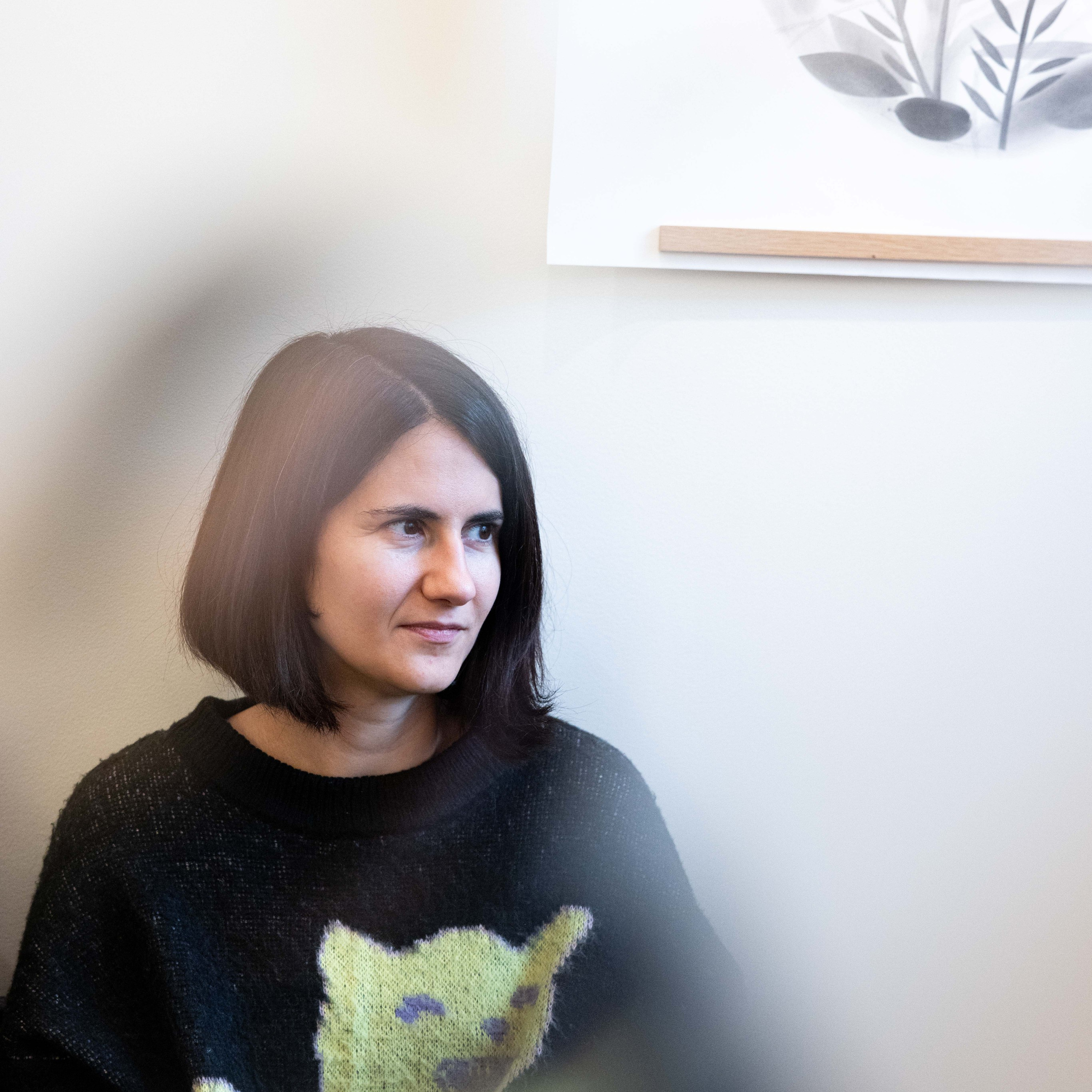 Une conférence sur le surréalisme dans l’espace Lampe. Photographe à Paris