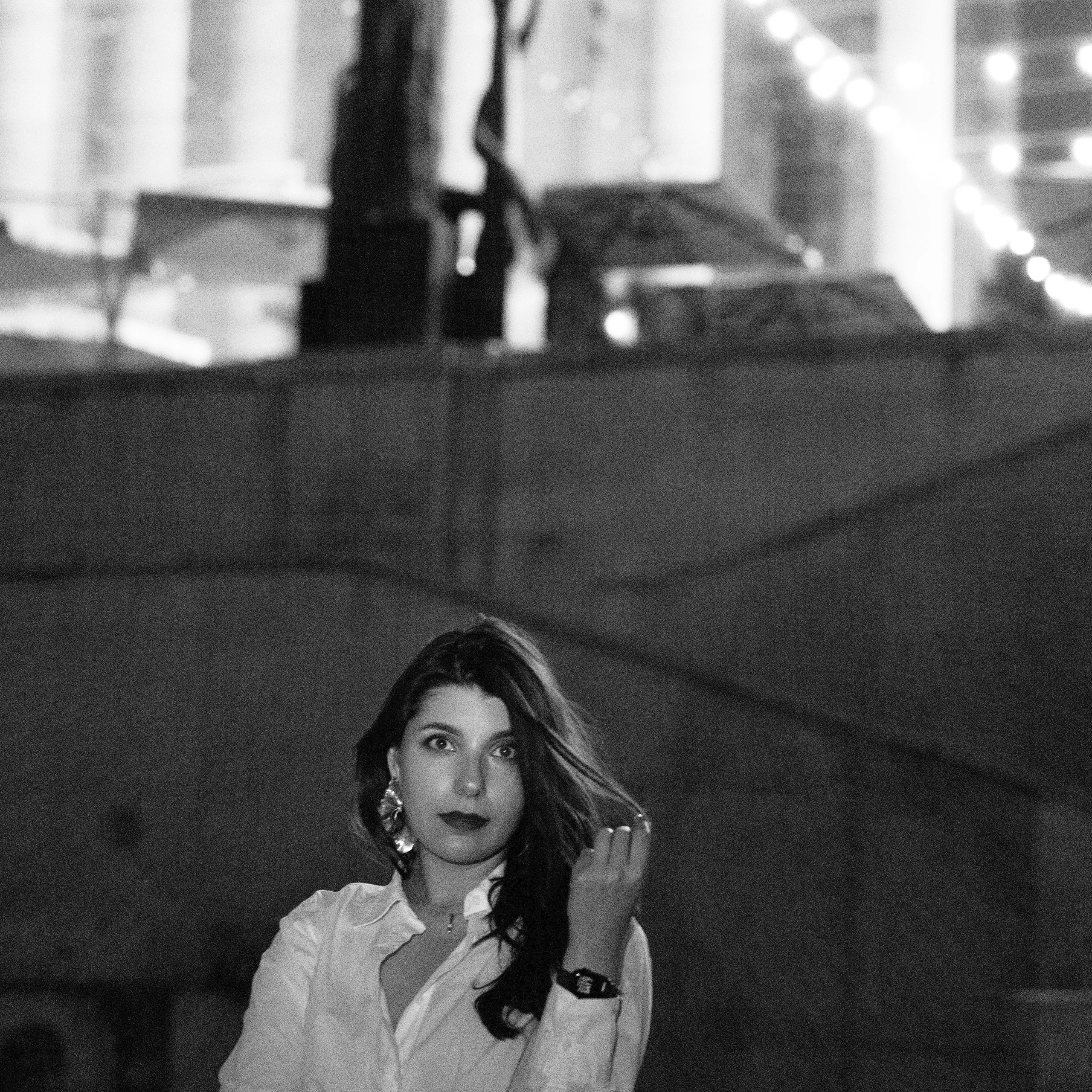 Séance photo personnelle d’Amina au Palais de Tokyo. Photographe à Paris