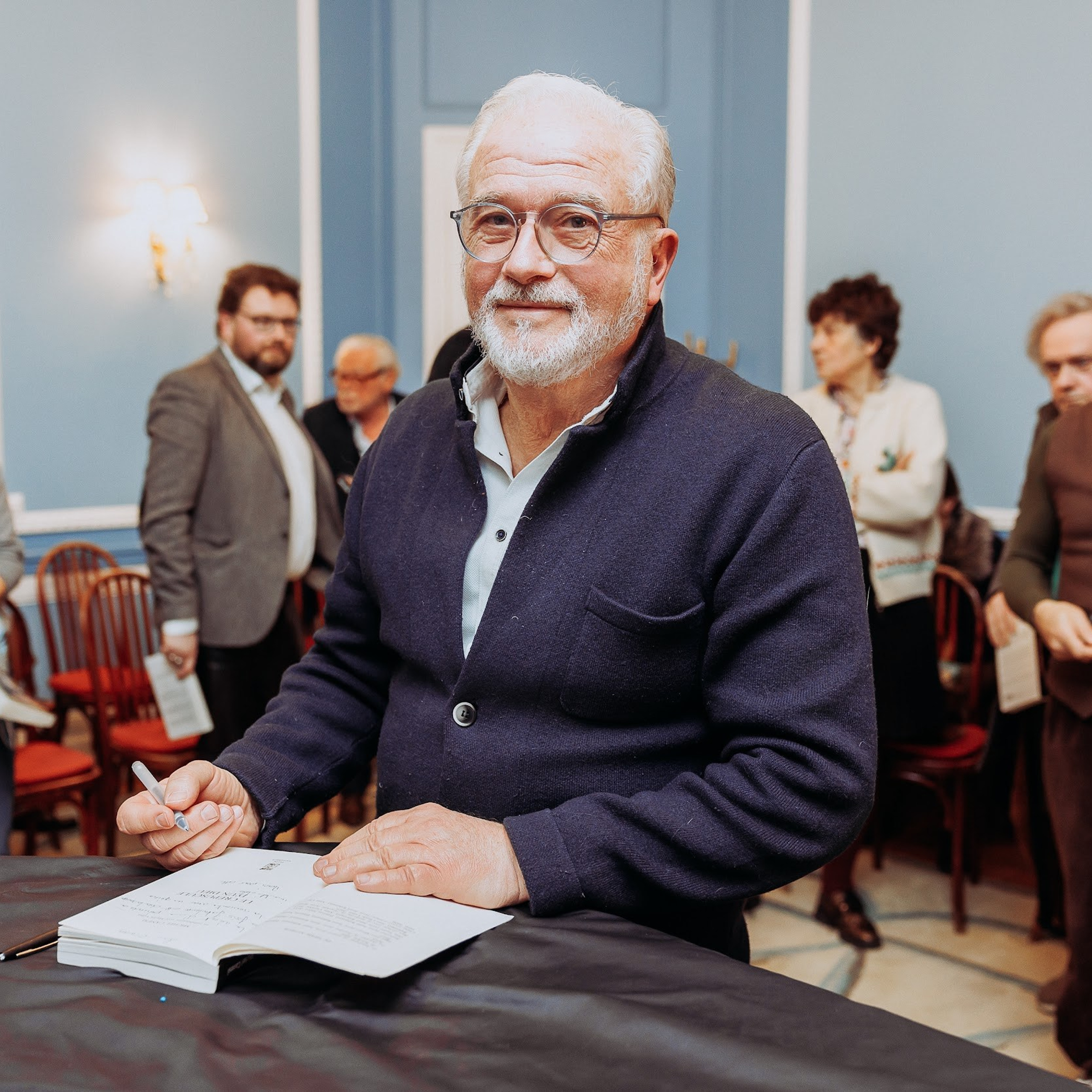 Michel Canesi à la présentation de son livre (éditions Plon). Photographe à Paris