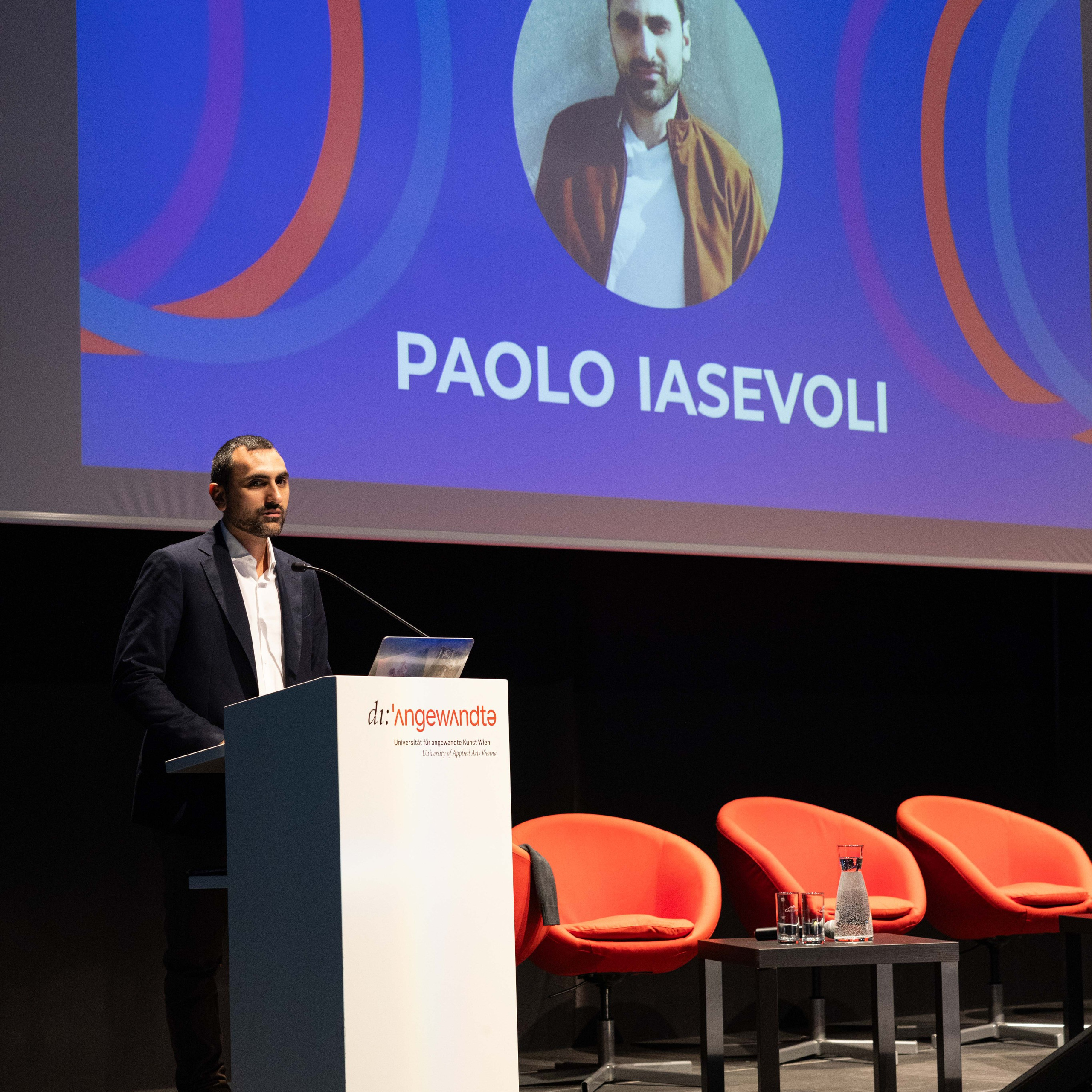 Conférence sur les prisonniers politiques, Vienne. Photographe à Paris