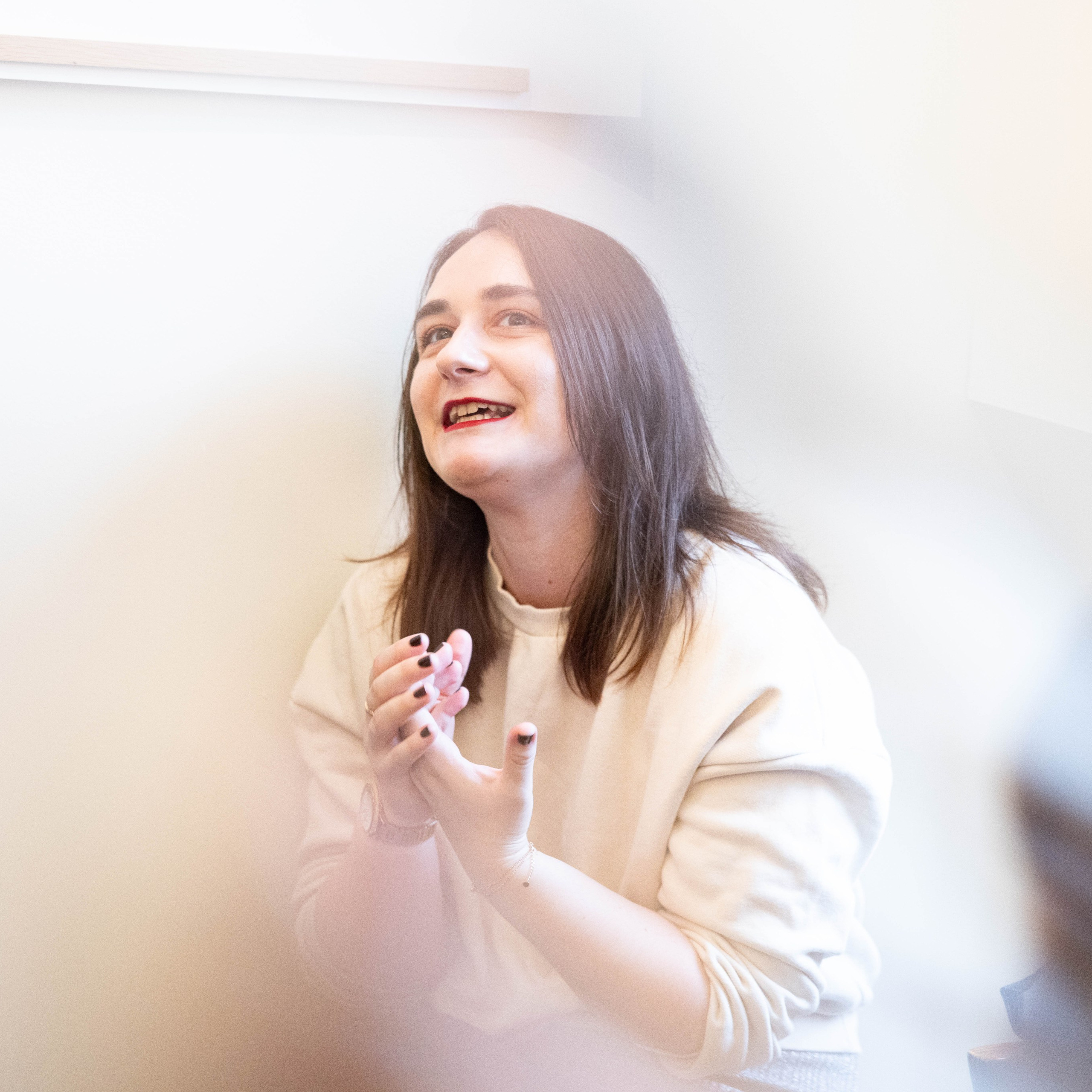 Une conférence sur le surréalisme dans l’espace Lampe. Photographe à Paris