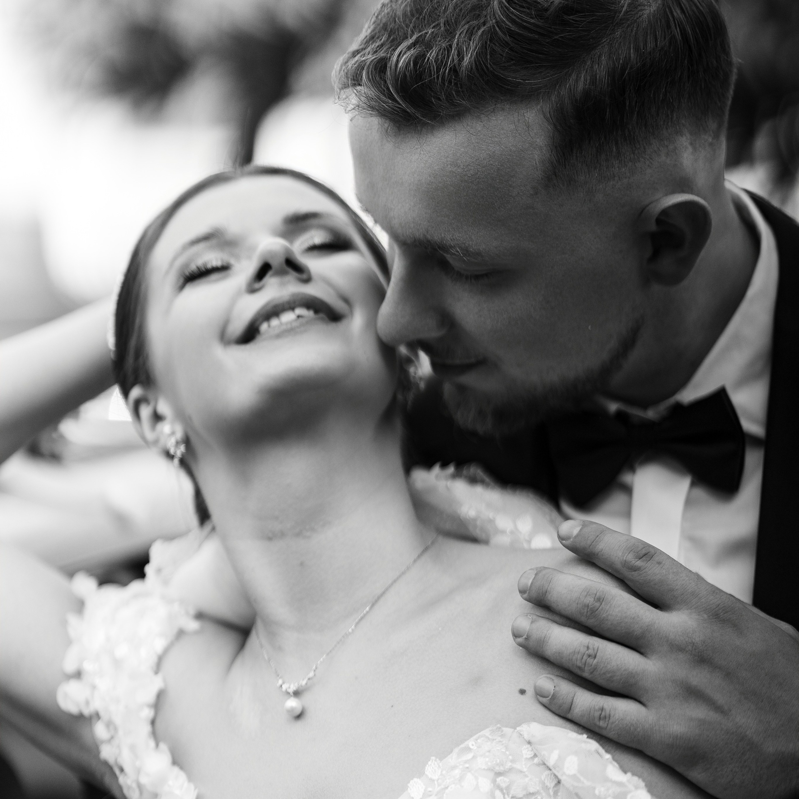 Realne opinie par o fotografii ślubnej SL Wedding Photo. SL Wedding Photo: ponadczasowa fotografia ślubna | Wrocław & Europa
