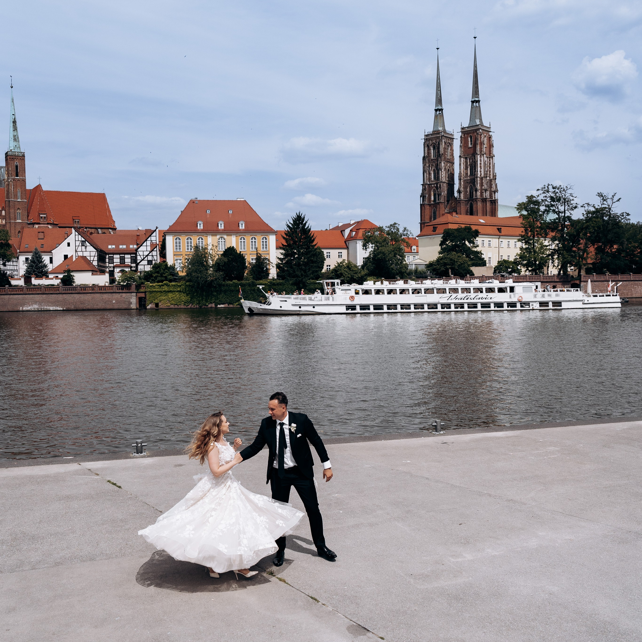 Realne opinie par o fotografii ślubnej SL Wedding Photo. SL Wedding Photo: ponadczasowa fotografia ślubna | Wrocław & Europa