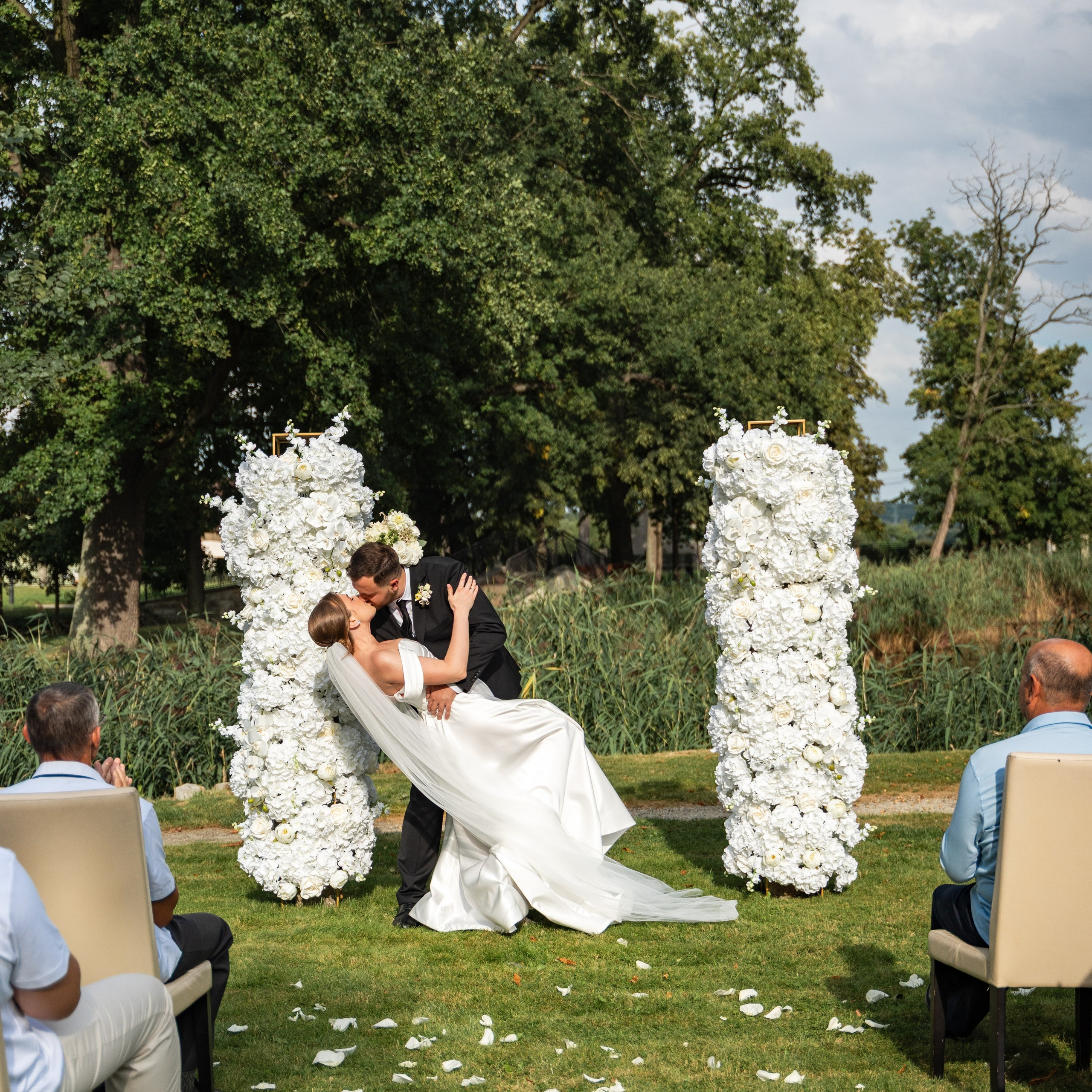 Realne opinie par o fotografii ślubnej SL Wedding Photo. SL Wedding Photo: ponadczasowa fotografia ślubna | Wrocław & Europa