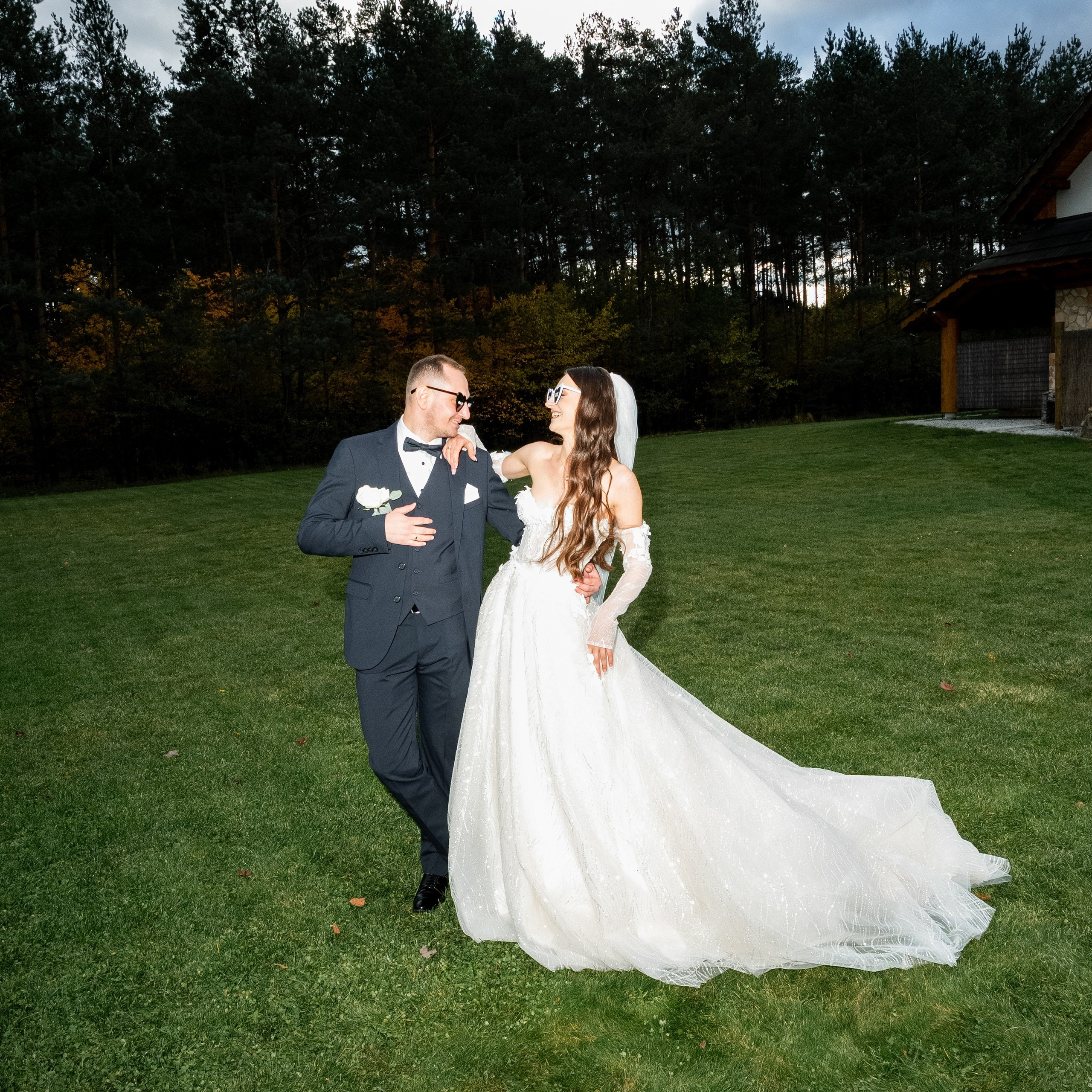 Realne opinie par o fotografii ślubnej SL Wedding Photo. SL Wedding Photo: ponadczasowa fotografia ślubna | Wrocław & Europa