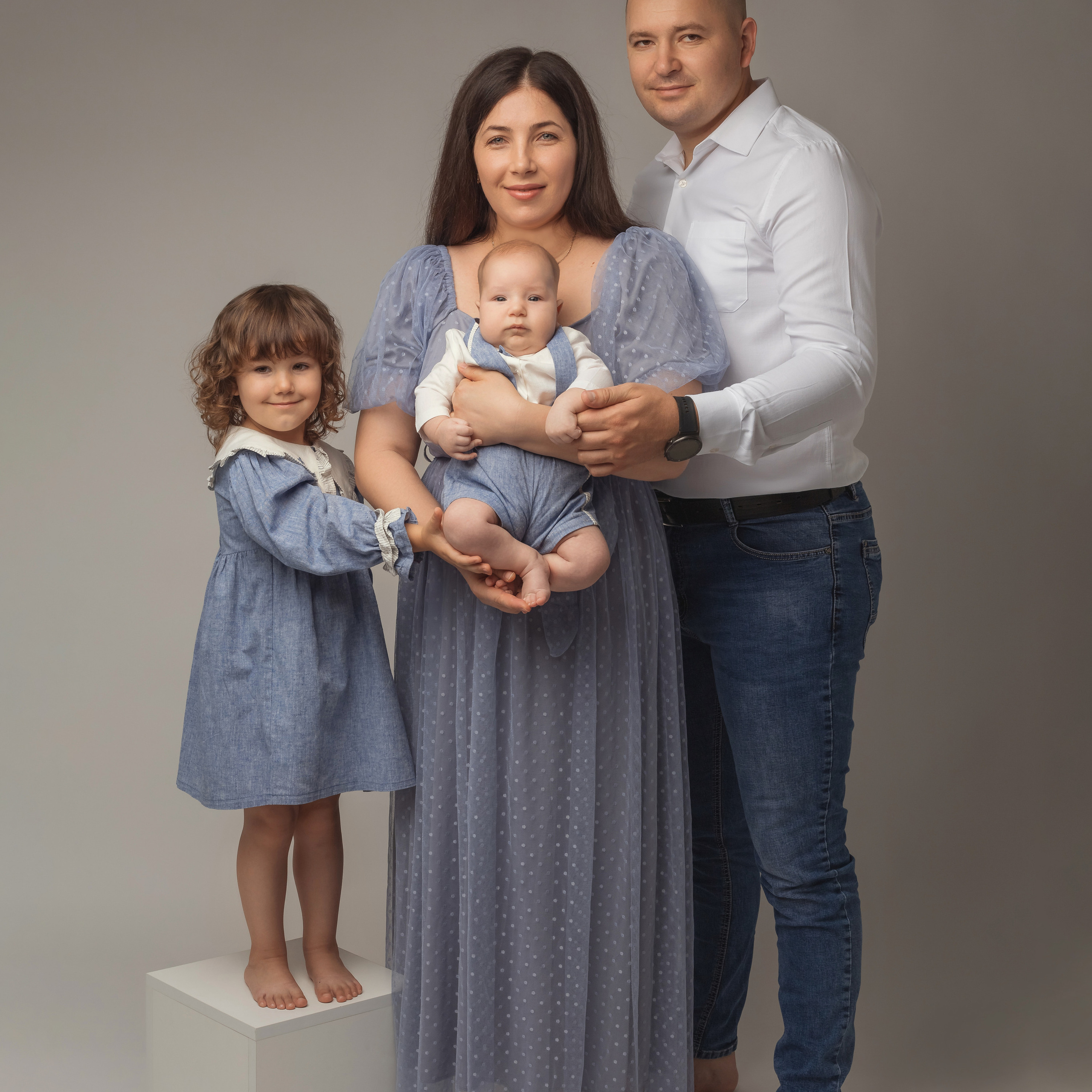 RECENZII. Fotograf de familie la Ungheni și Reggio-Emilia, Alessia Slivca