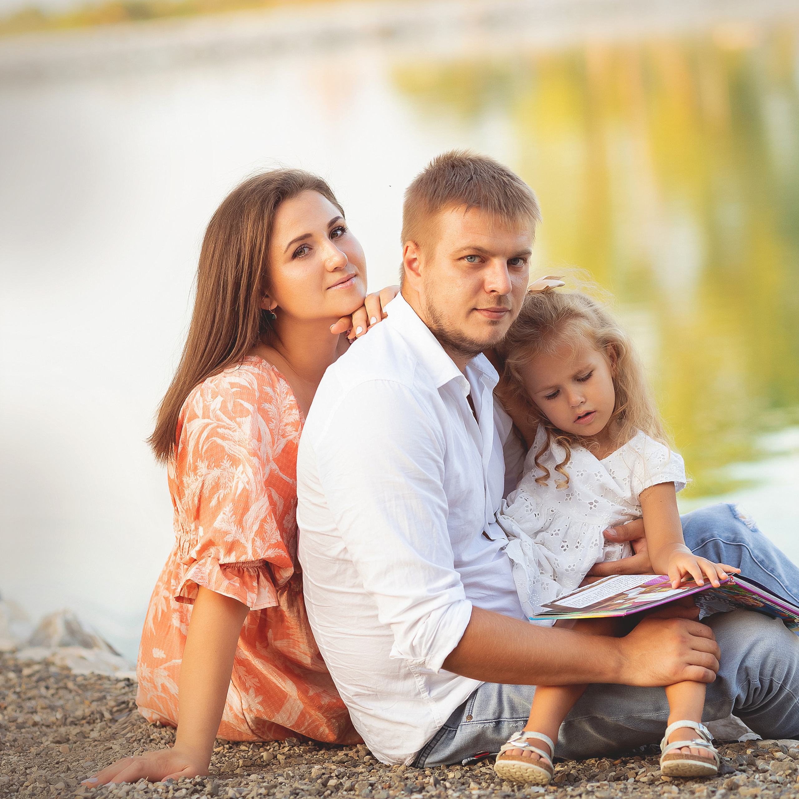 RECENZII. Fotograf de familie la Ungheni și Reggio-Emilia, Alessia Slivca