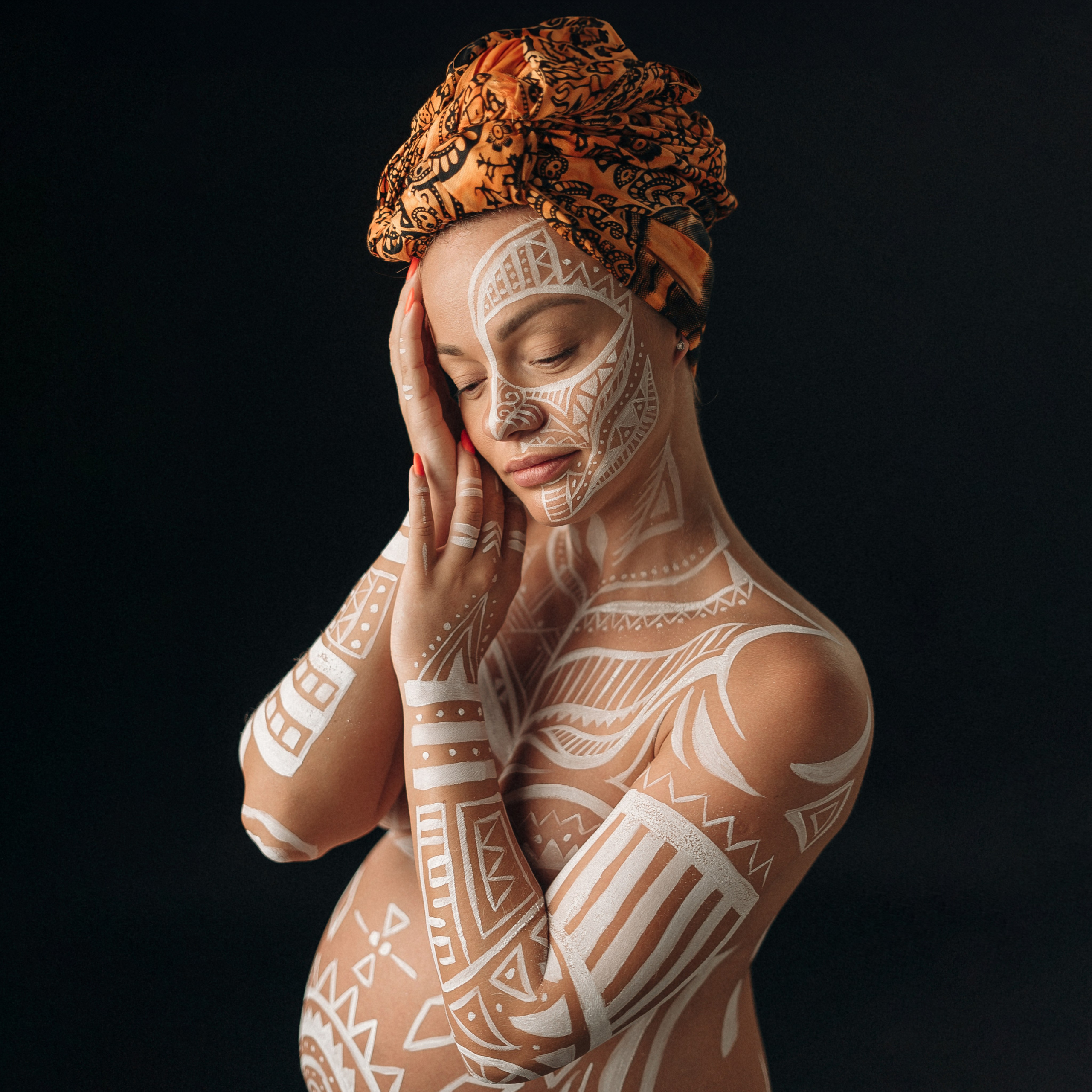 Maternity photoshoot with painted belly