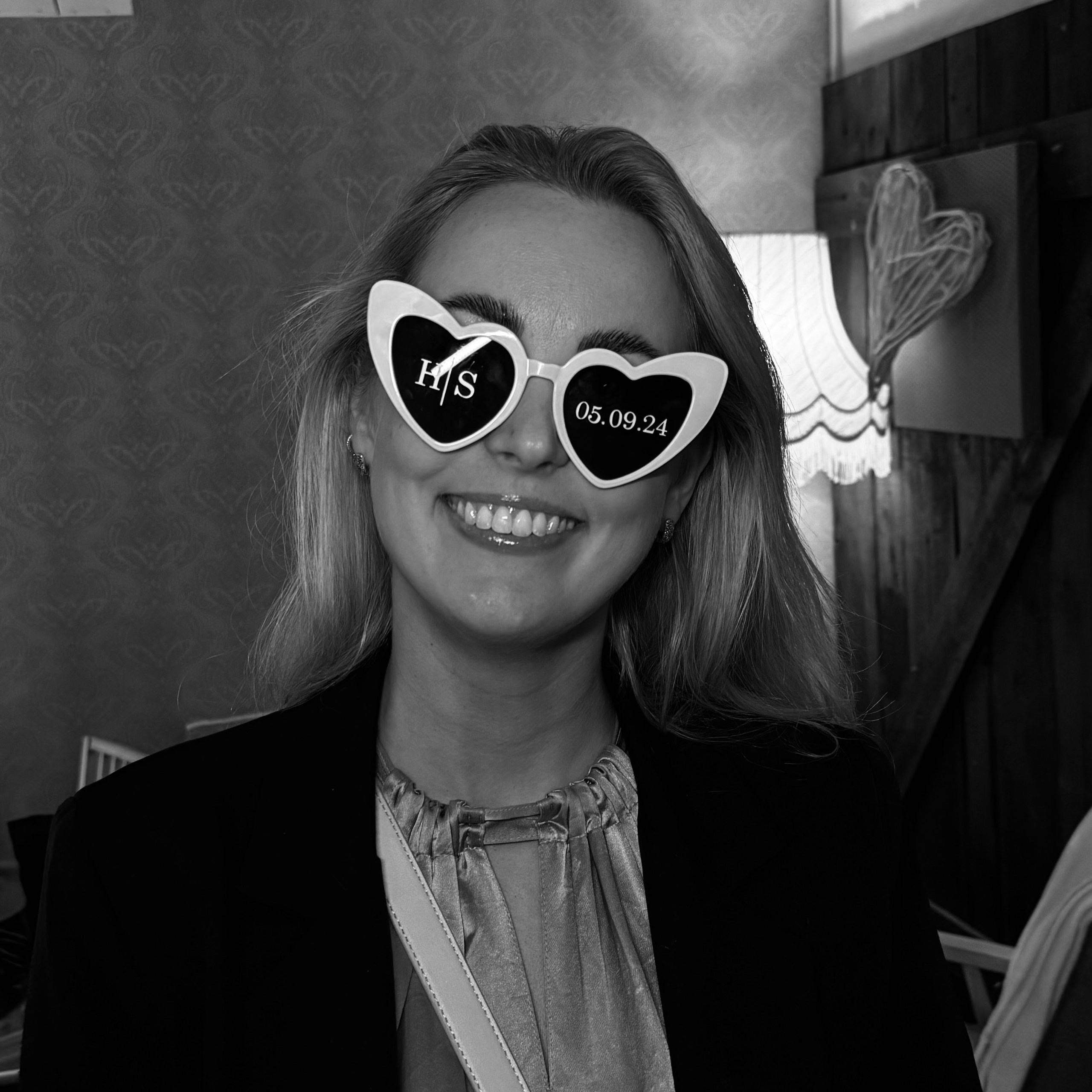 TAGASISIDE. Behind the Wedding – pulmasisulooja ja pruudi assistent